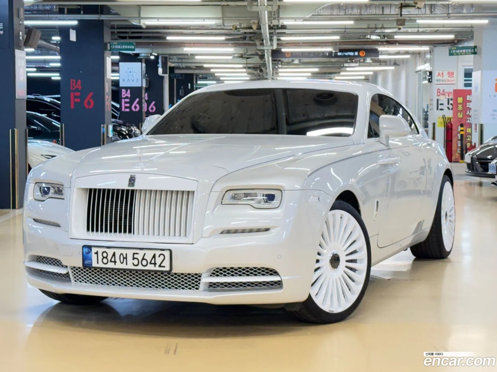 Rolls-Royce Wraith 2016 — 12