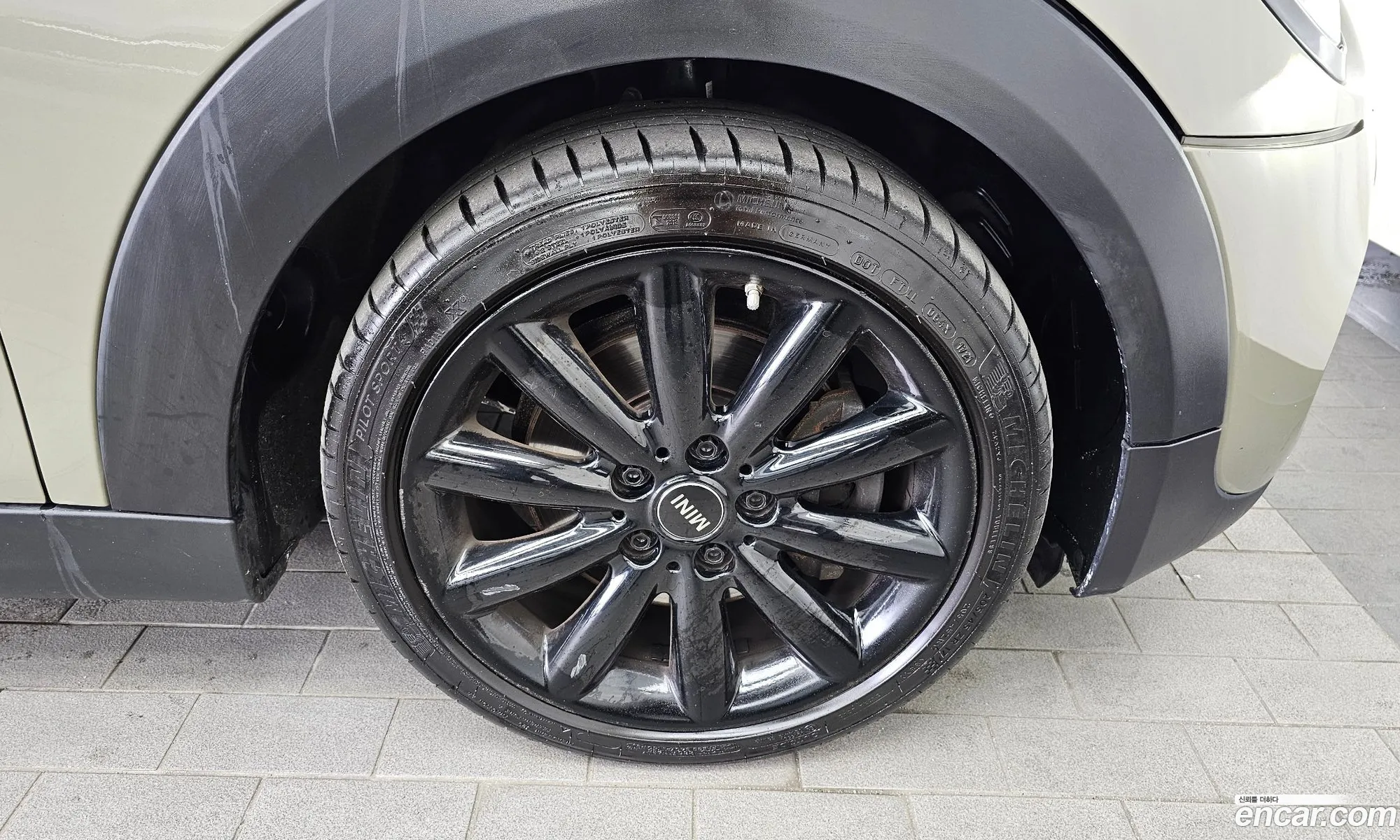 Mini Cooper S 2019 WMWXU3105K2L07624 — 24