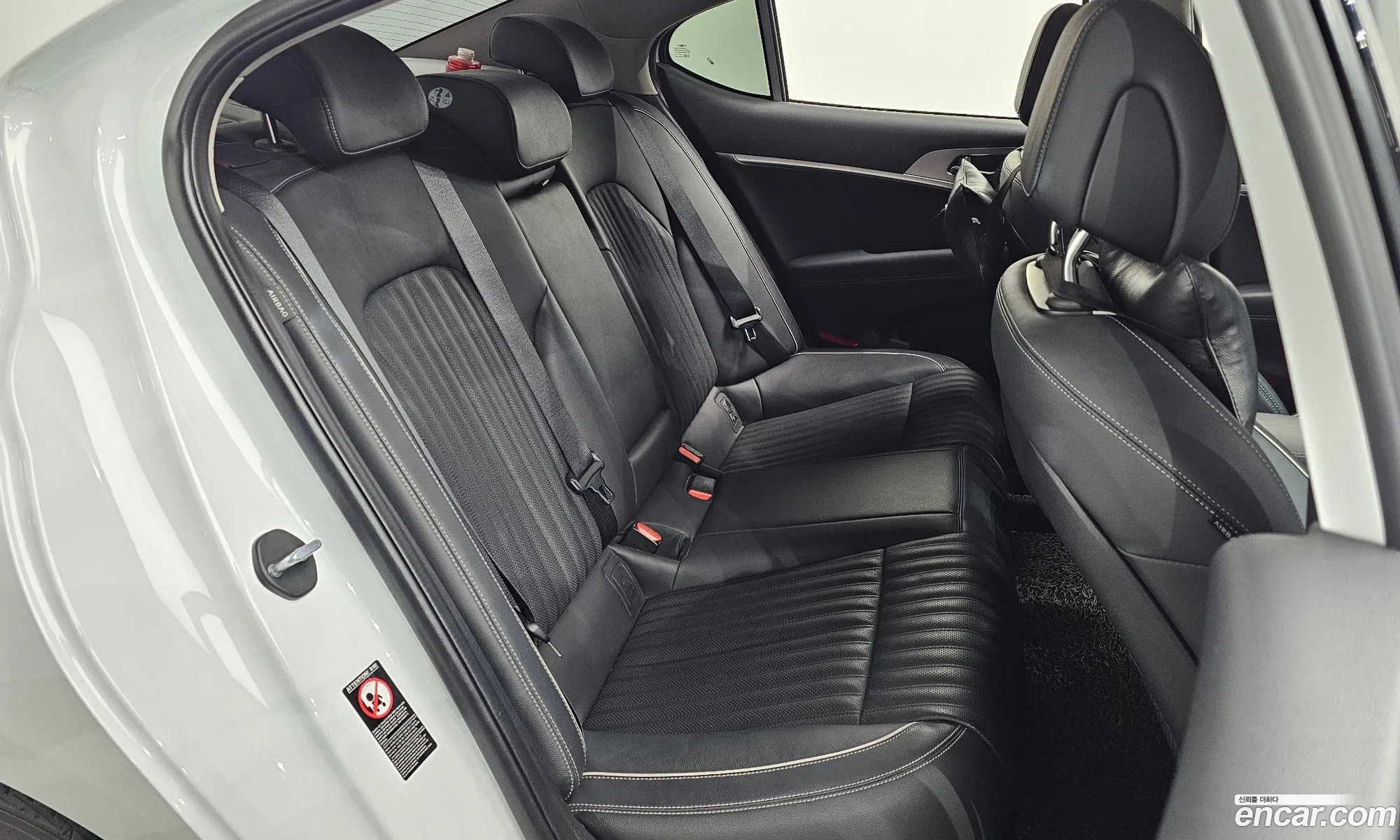 Genesis G70 2019 KMTG341ABKU052239 — 16