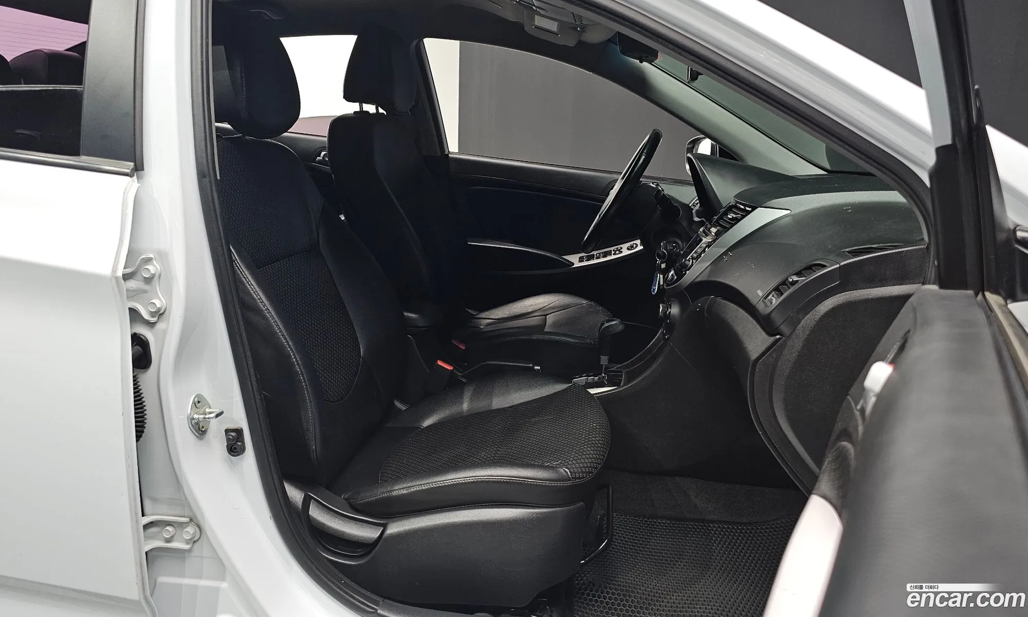 Hyundai Accent 2017 KMHCT41UGHU292529 — 15