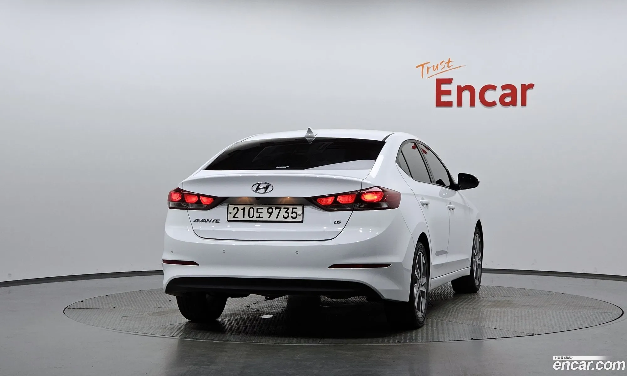 Hyundai Elantra AD 2018 — 9
