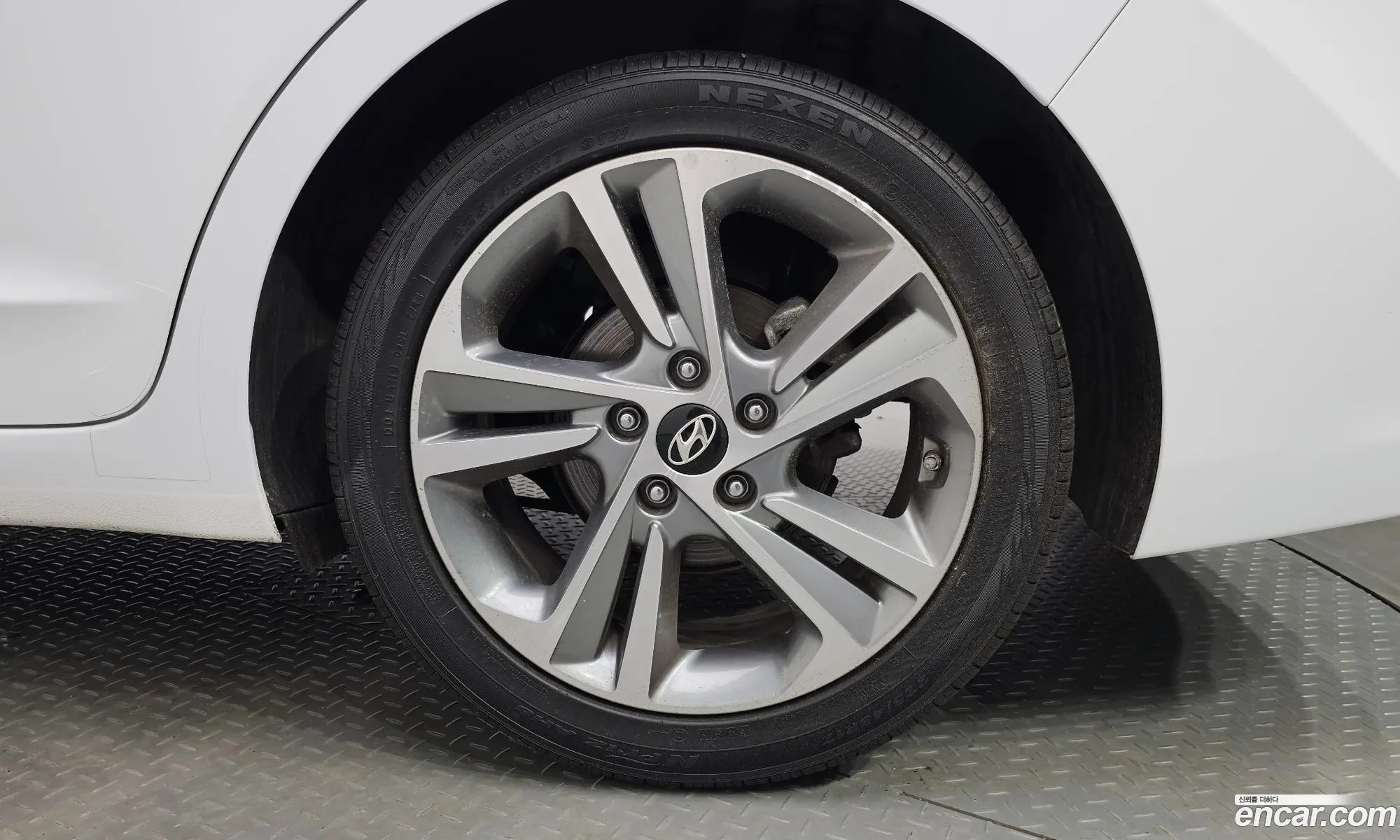 Hyundai Elantra AD 2018 — 21
