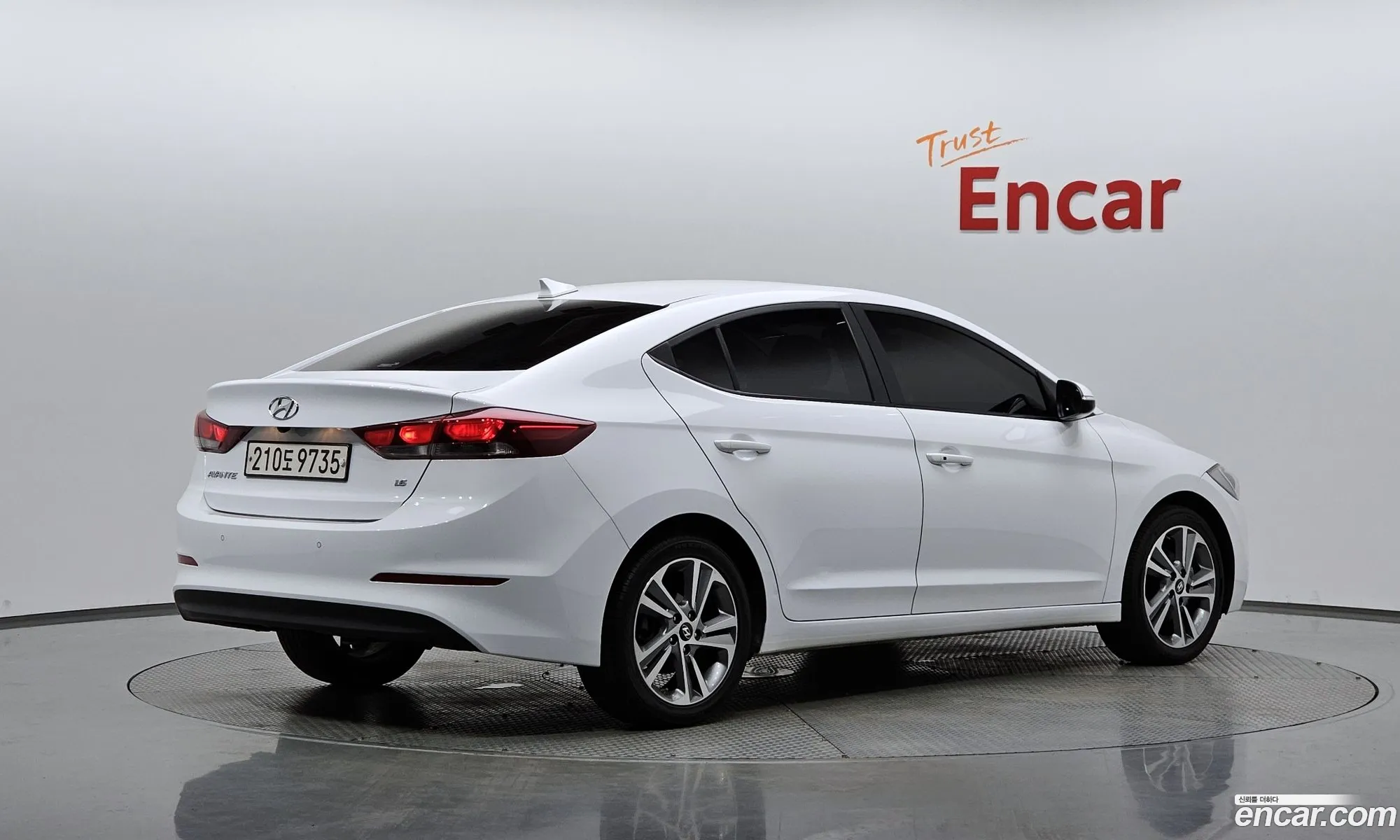 Hyundai Elantra AD 2018 — 15