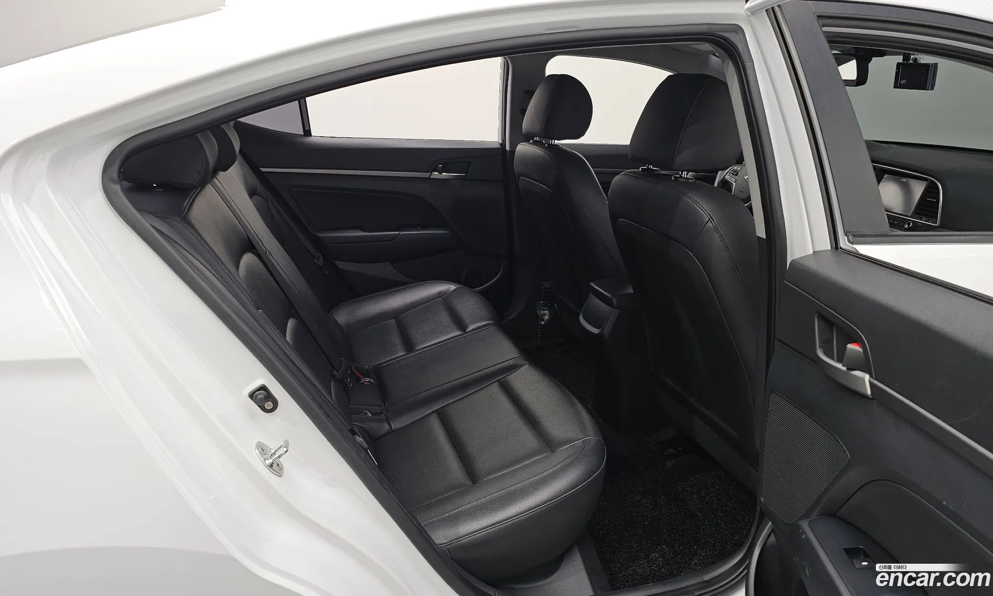 Hyundai Elantra AD 2018 — 19