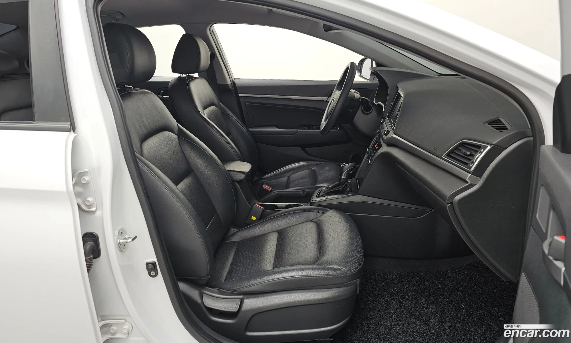 Hyundai Elantra AD 2018 — 14