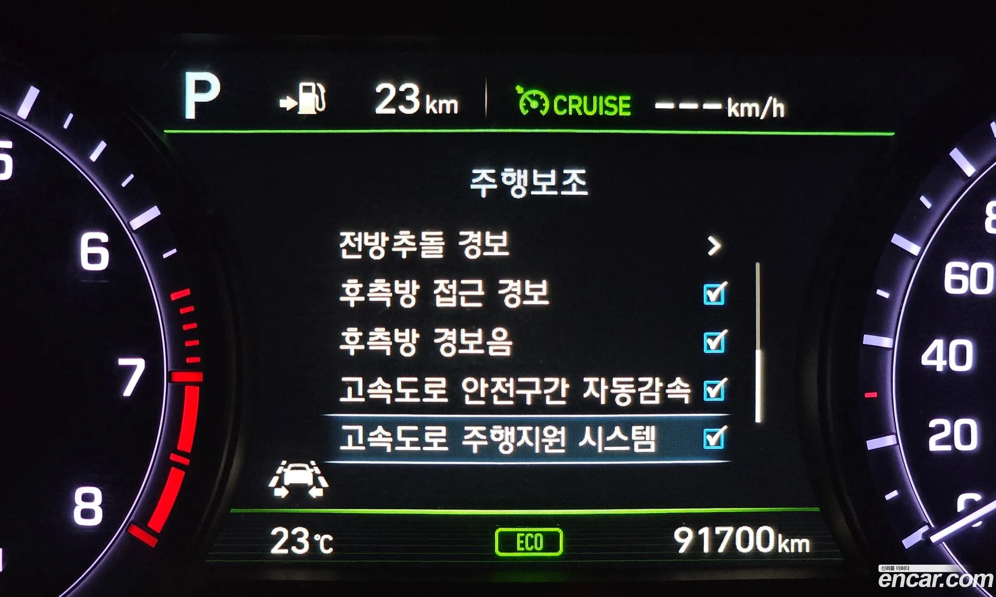 Genesis G80 2016 KMHGR41EDHU195766 — 32