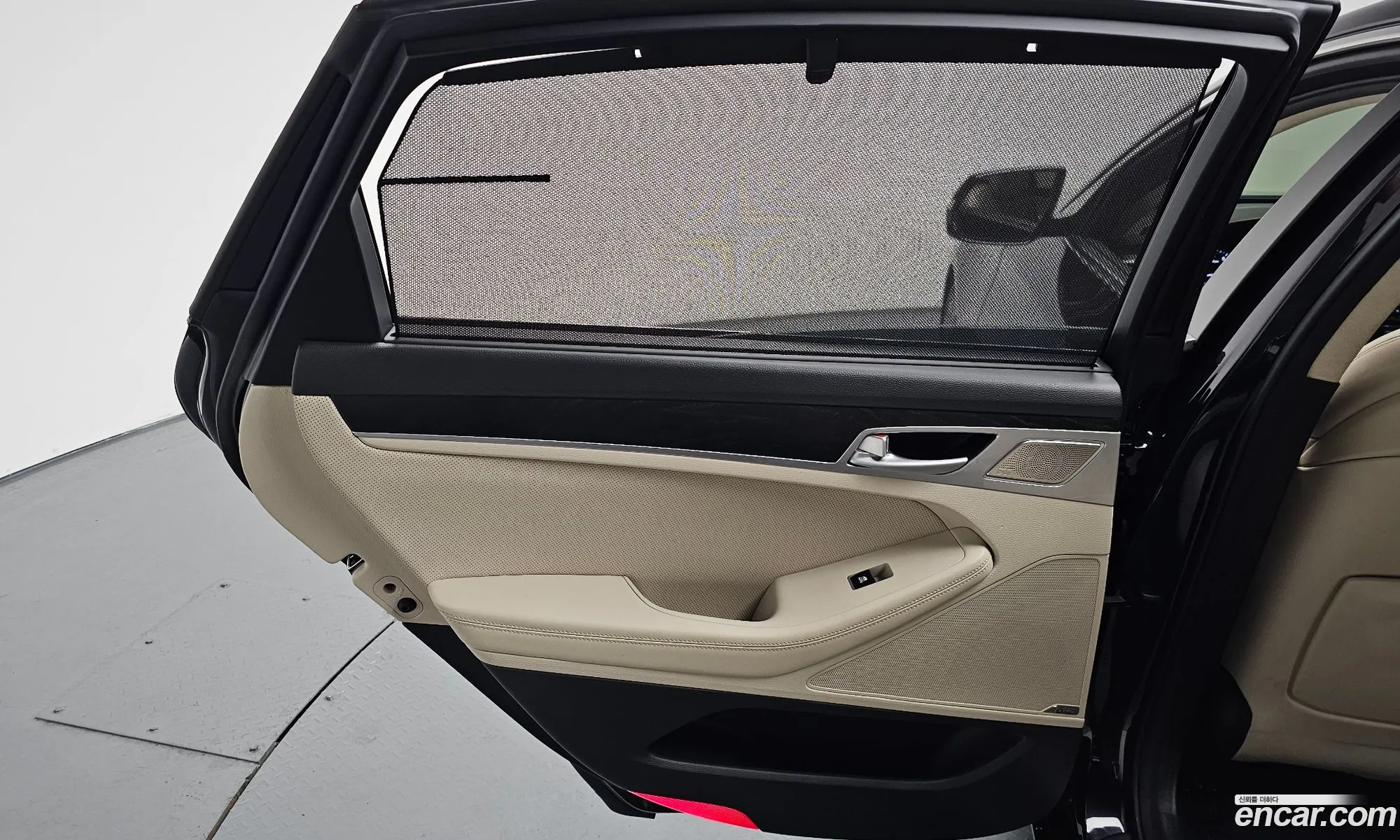 Genesis G80 2016 KMHGR41EDHU195766 — 24