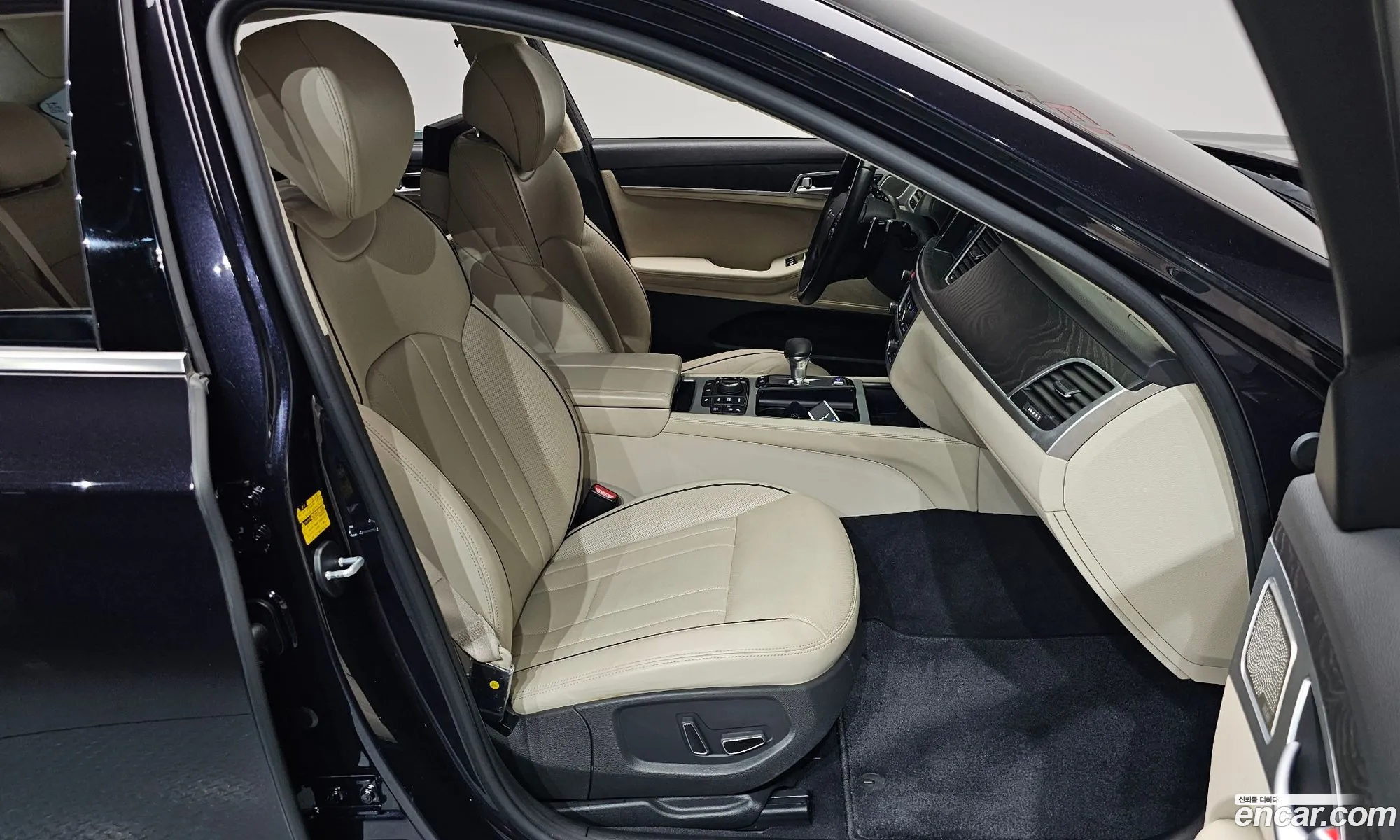 Genesis G80 2016 KMHGR41EDHU195766 — 3