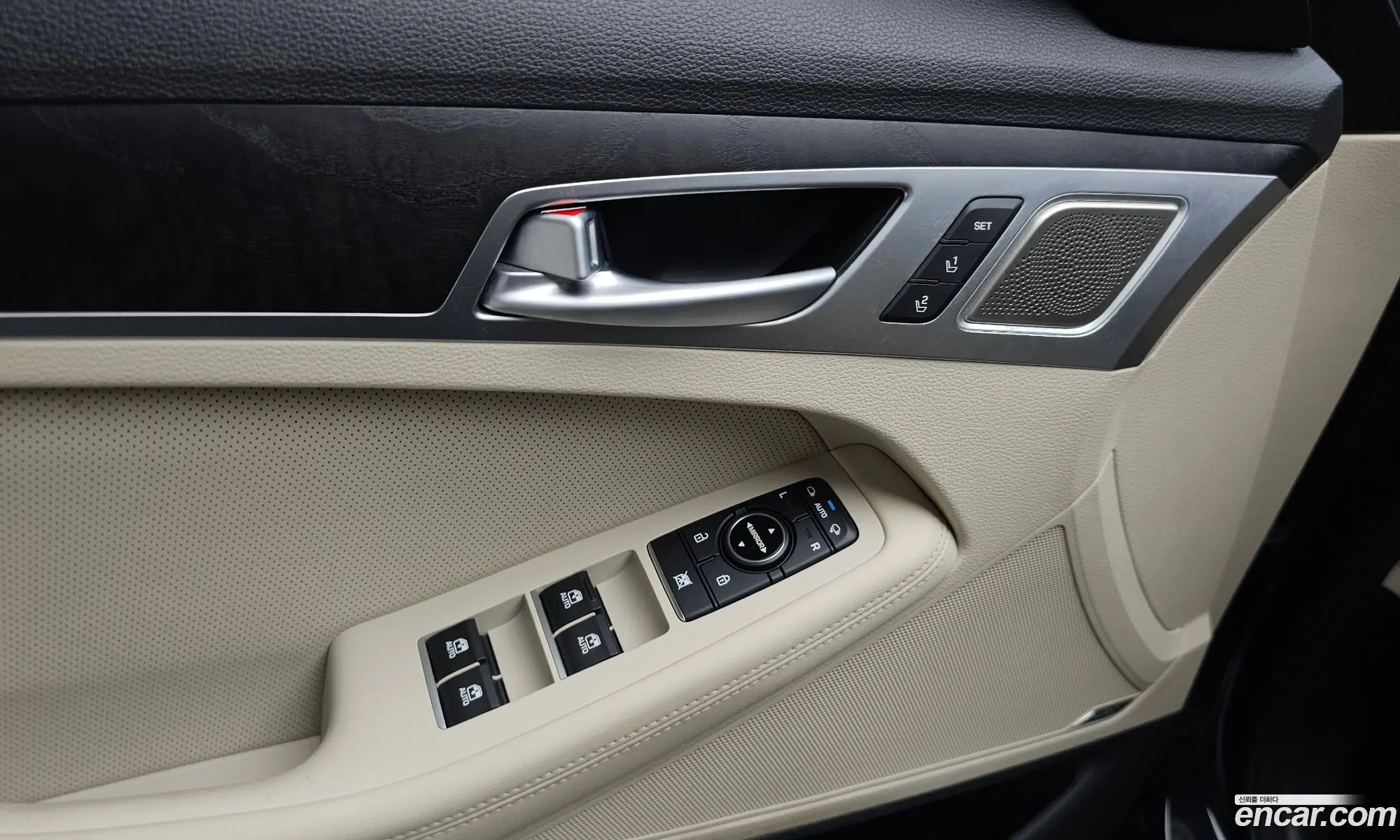 Genesis G80 2016 KMHGR41EDHU195766 — 10