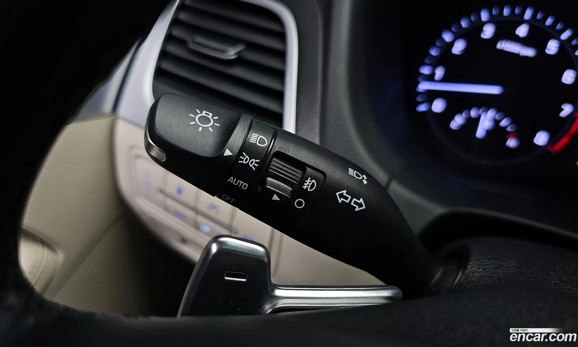 Genesis G80 2016 KMHGR41EDHU195766 — 37