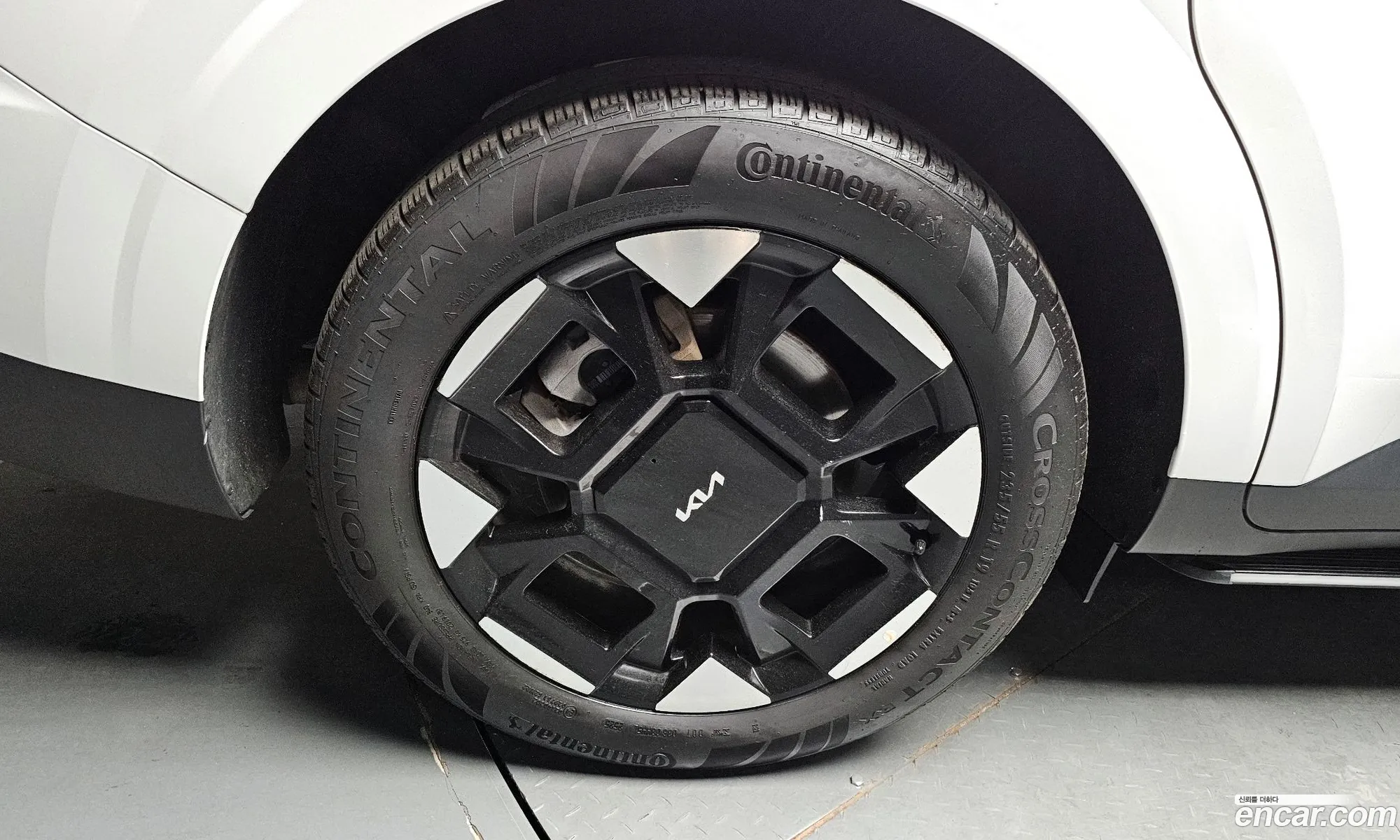 Kia Carnival 2025 KNANE81ABTS119810 — 8