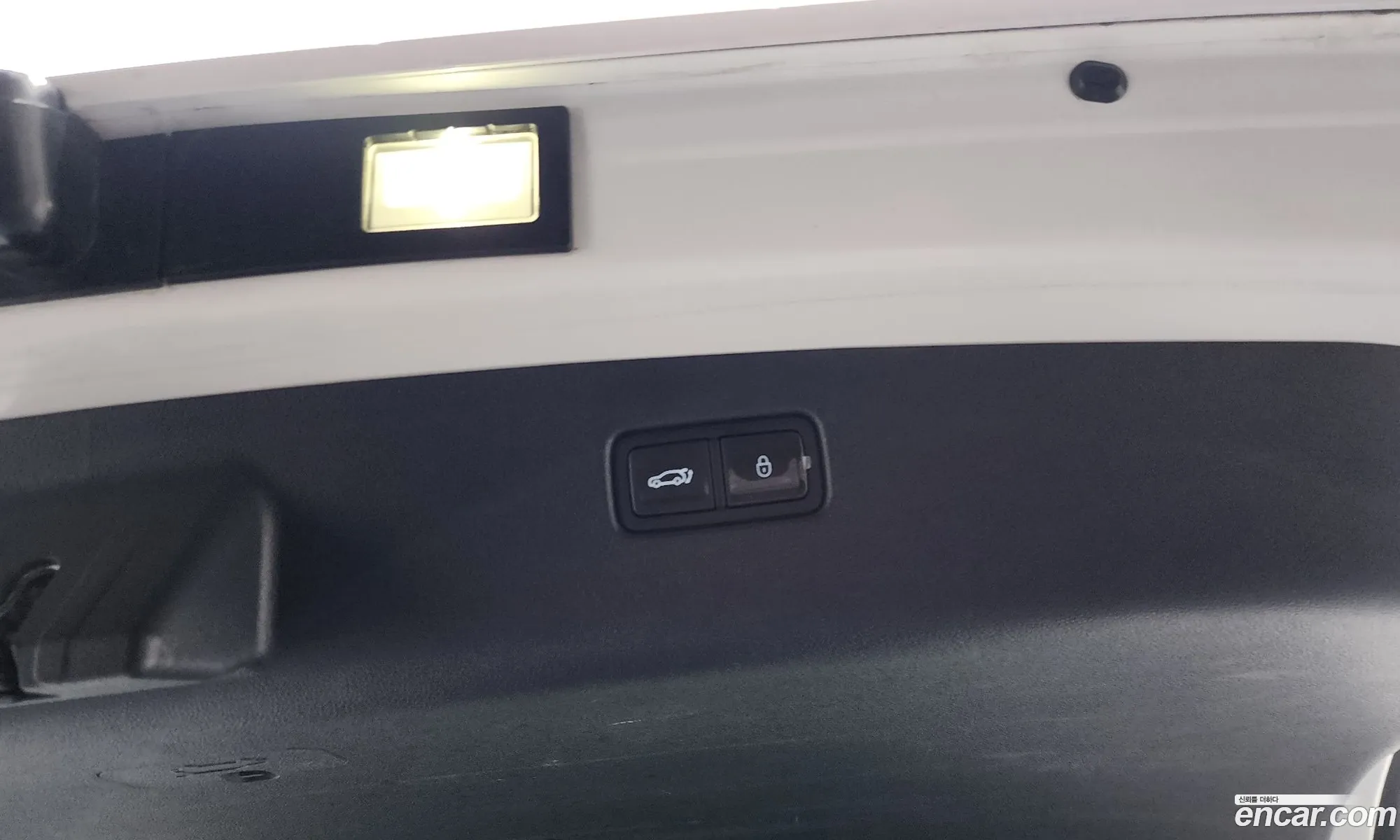 Genesis Electrified GV70 2022 — 28