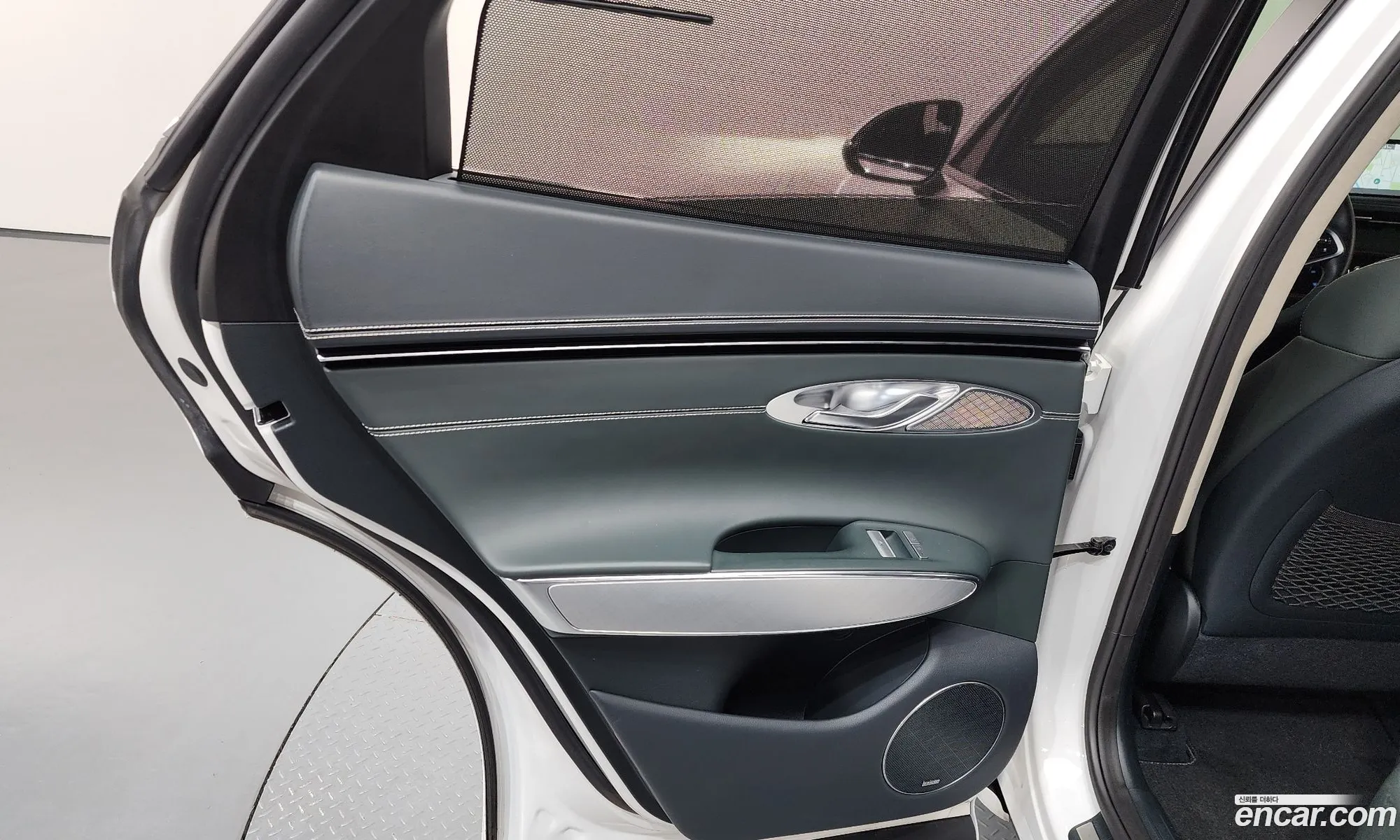 Genesis Electrified GV70 2022 — 3