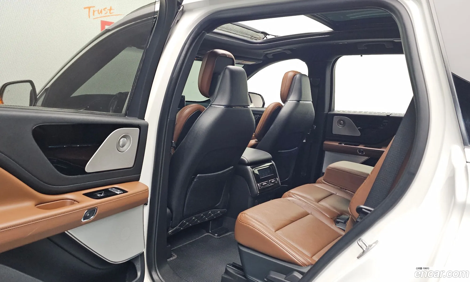 Lincoln Aviator 2021 5LMYJ8XY7MNL01537 — 34