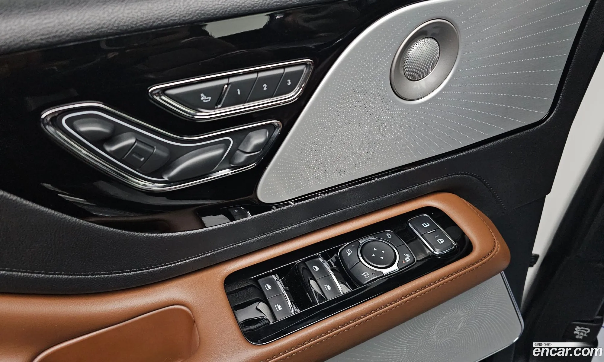 Lincoln Aviator 2021 5LMYJ8XY7MNL01537 — 29