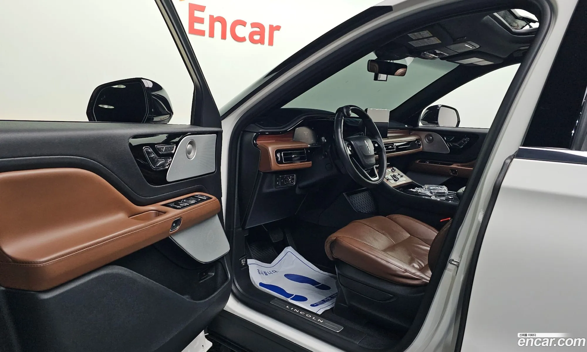 Lincoln Aviator 2021 5LMYJ8XY7MNL01537 — 23