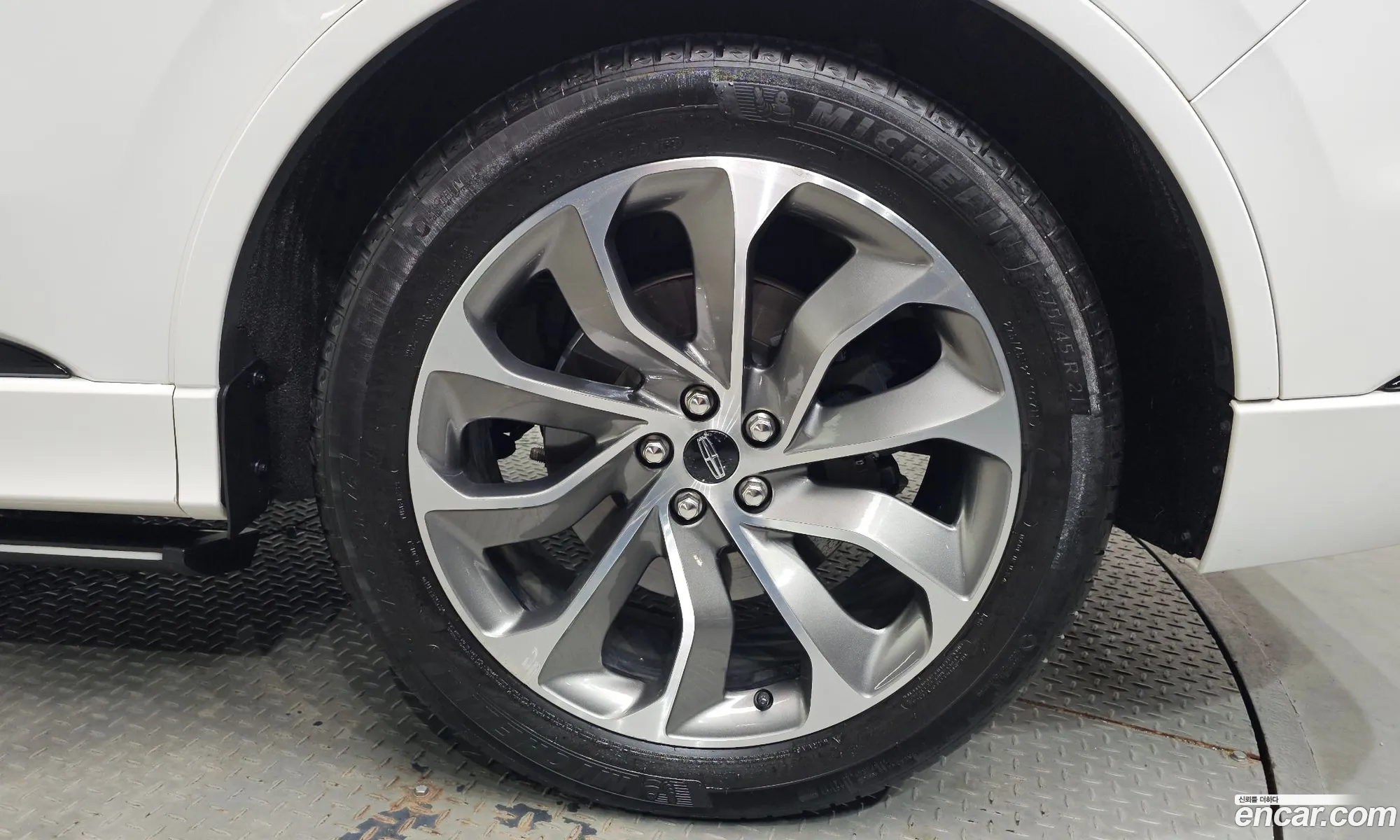 Lincoln Aviator 2021 5LMYJ8XY7MNL01537 — 4