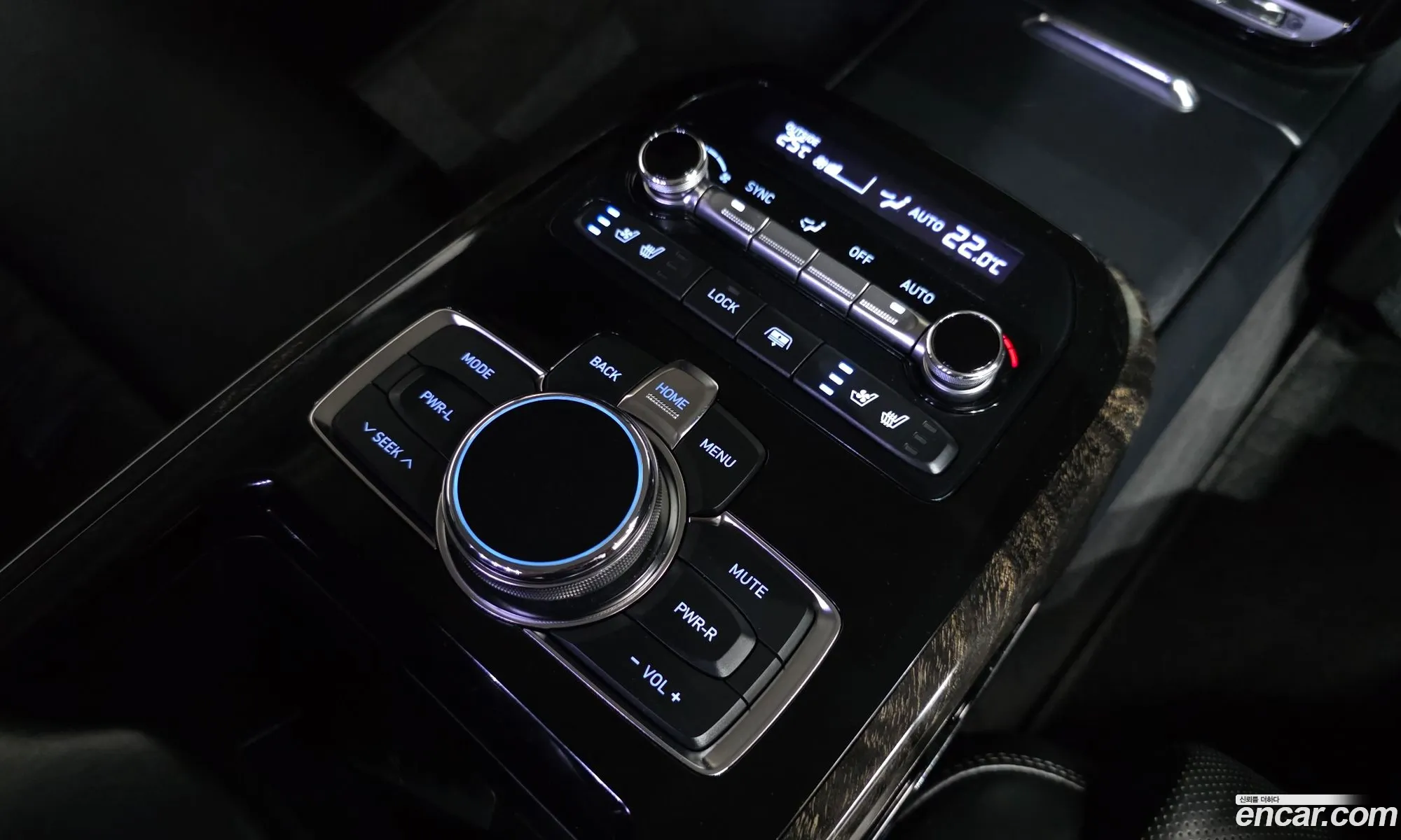 Genesis EQ900 2015 — 31