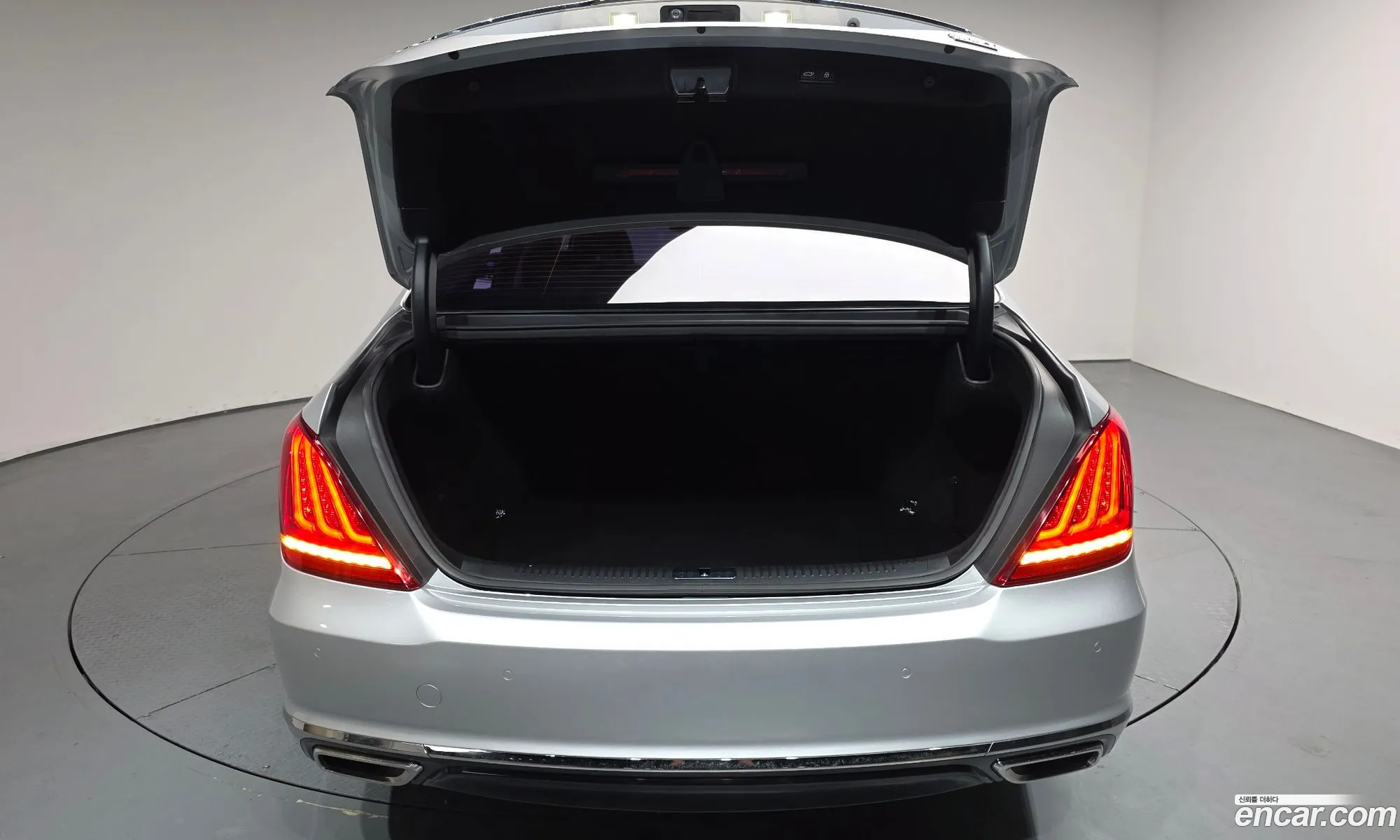 Genesis EQ900 2015 — 21