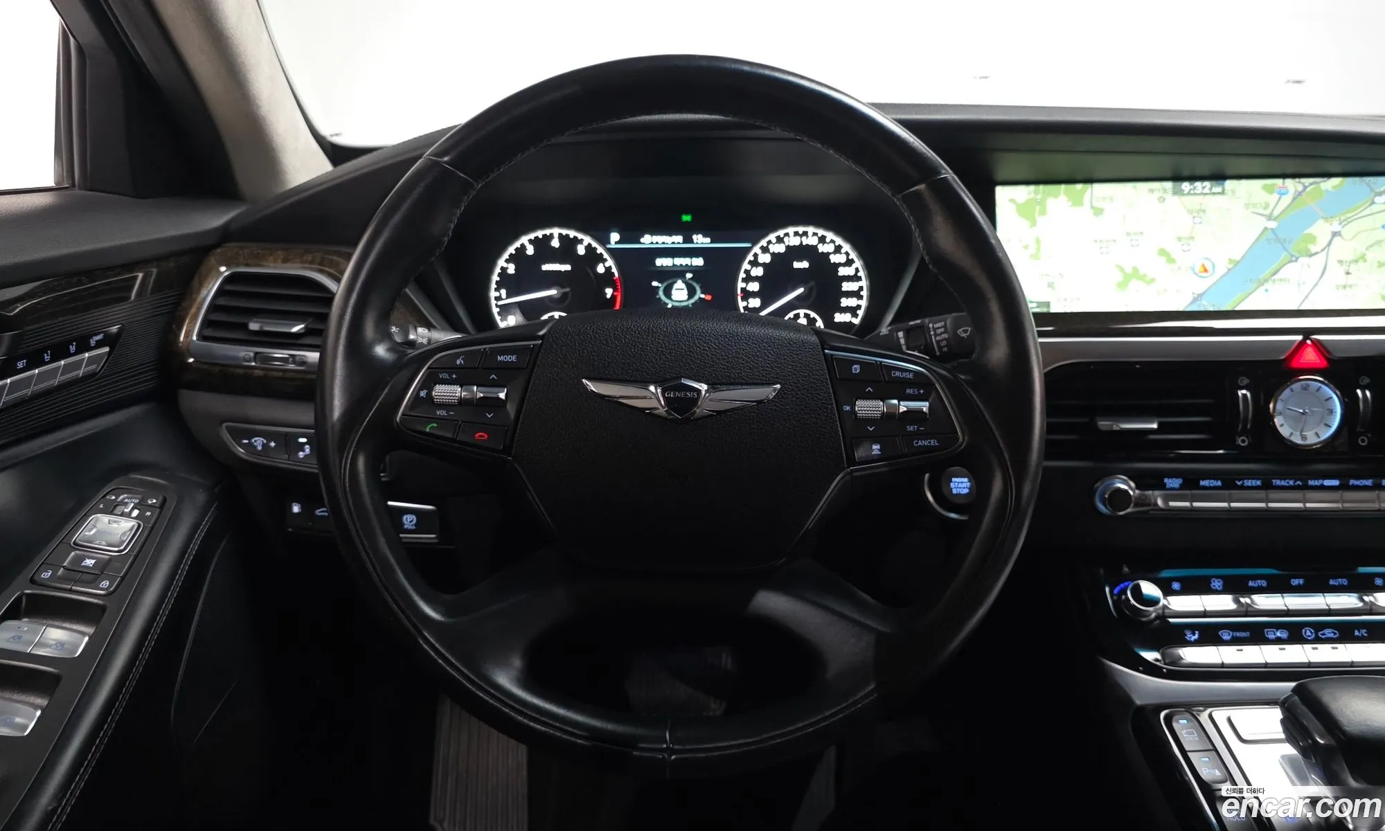 Genesis EQ900 2015 — 10