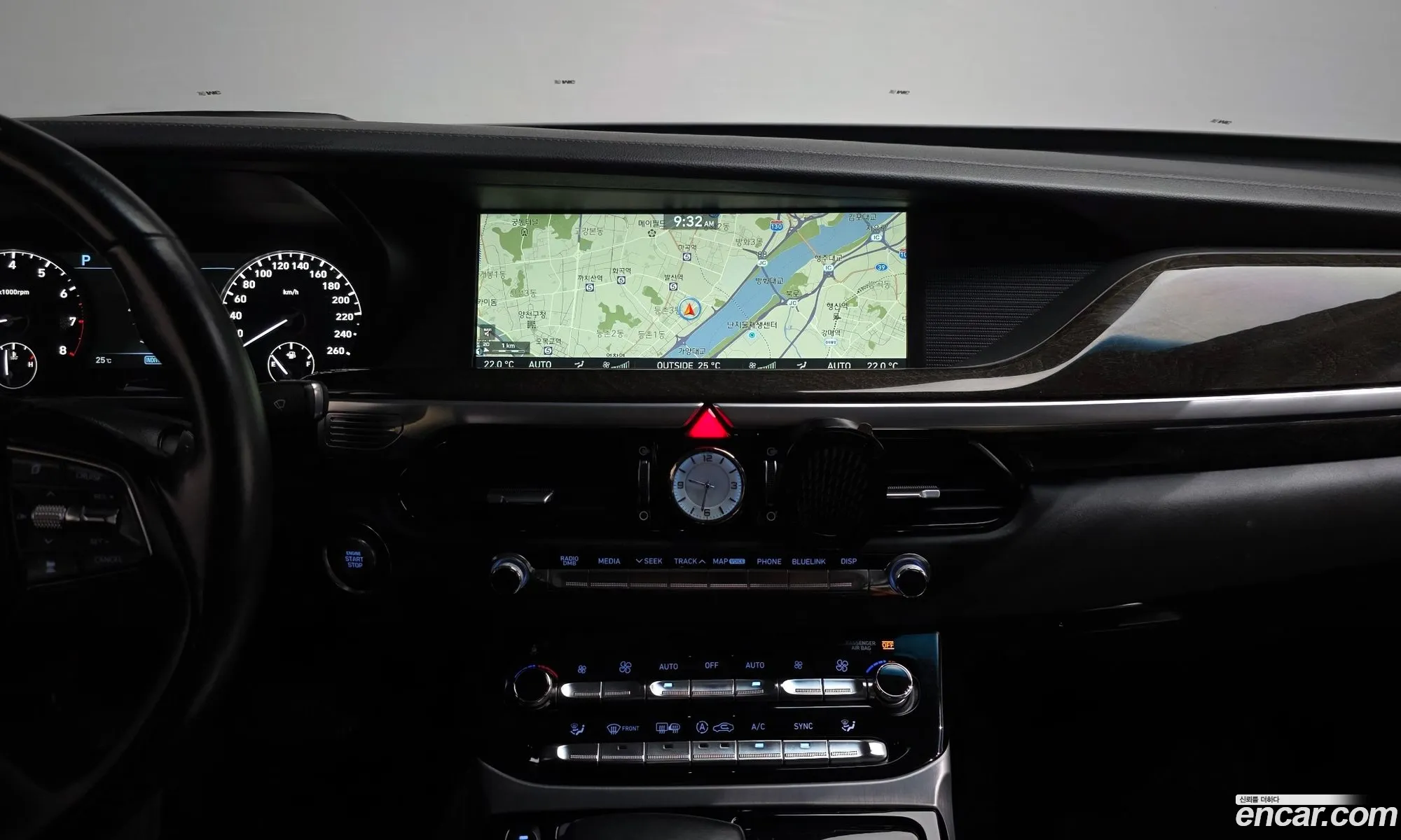 Genesis EQ900 2015 — 2