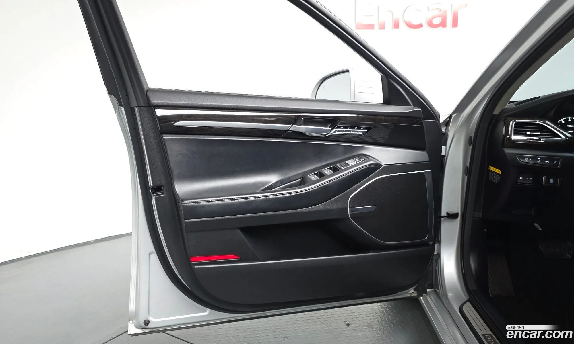 Genesis EQ900 2015 — 37