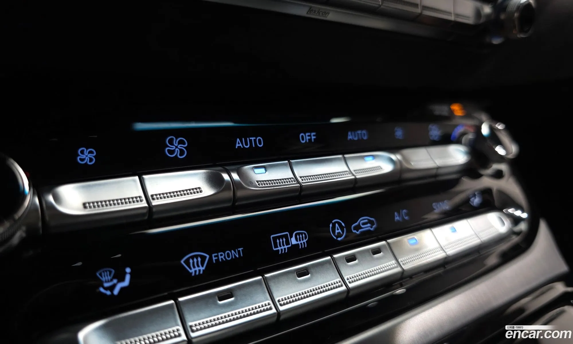 Genesis EQ900 2015 — 19