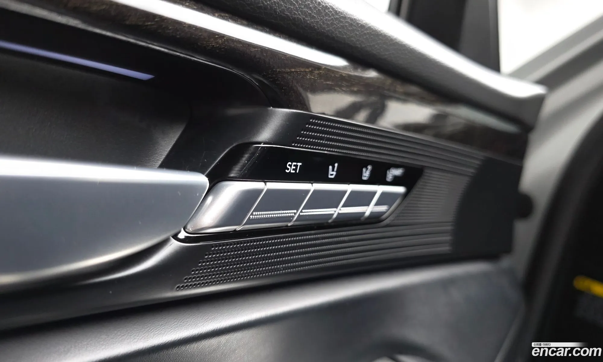 Genesis EQ900 2015 — 9