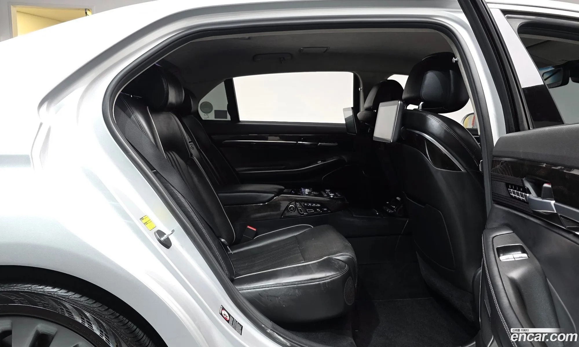 Genesis EQ900 2015 — 29