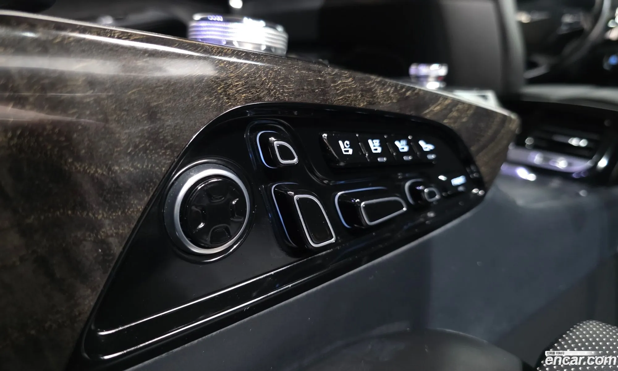 Genesis EQ900 2015 — 24