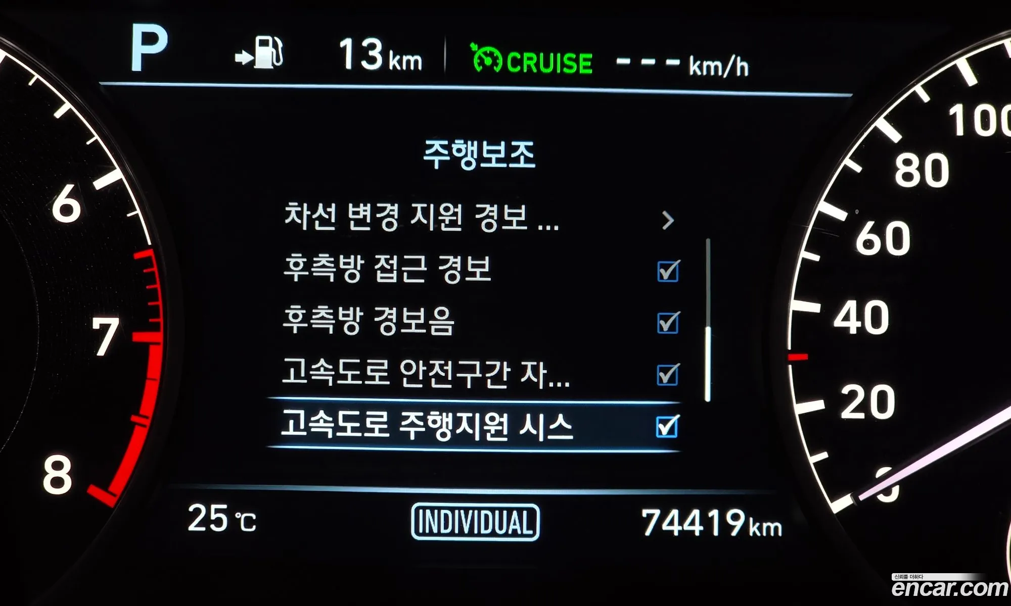 Genesis EQ900 2015 — 11