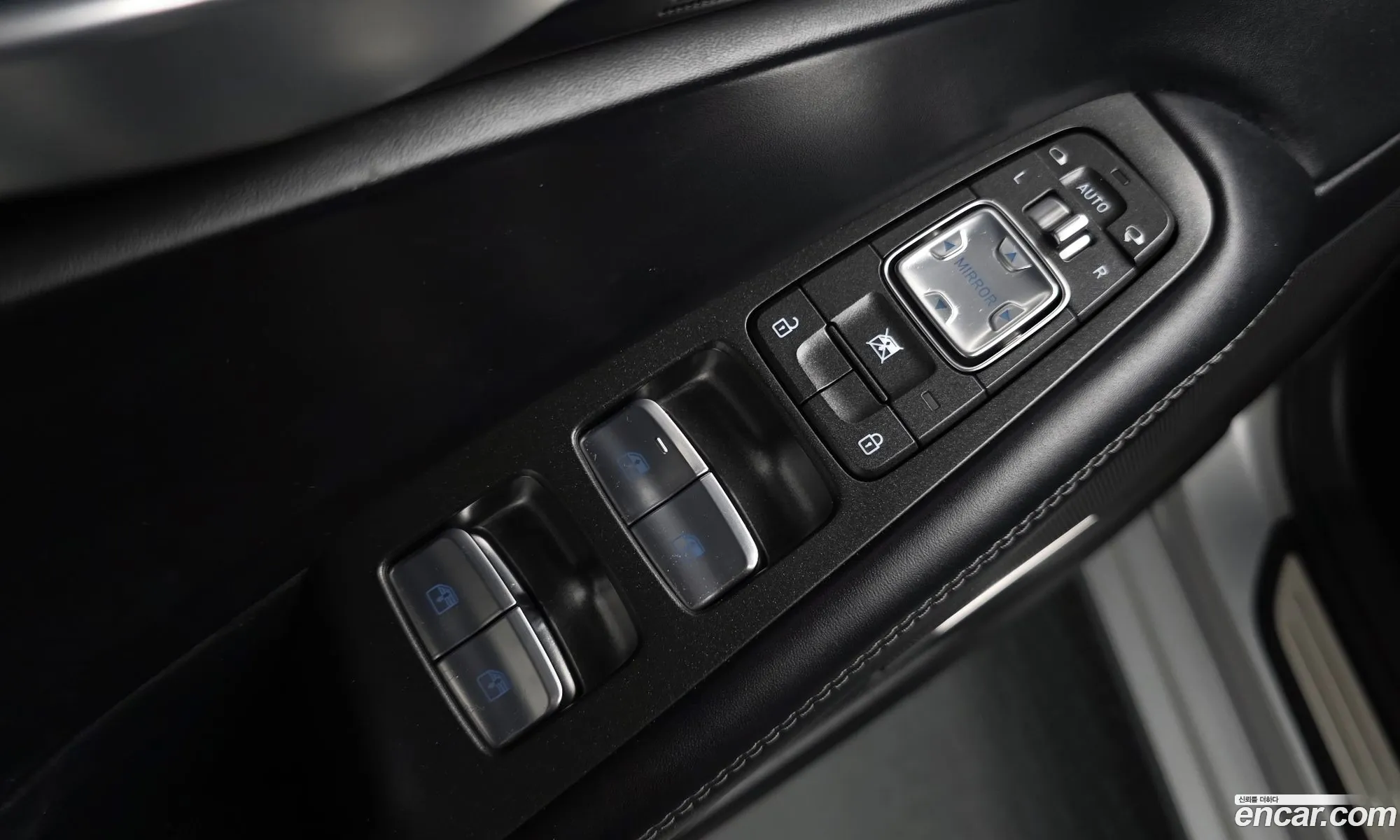 Genesis EQ900 2015 — 18