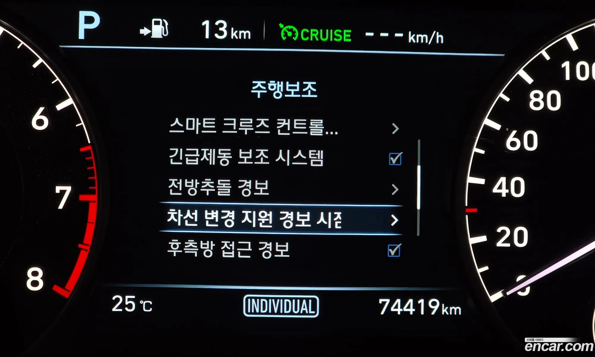 Genesis EQ900 2015 — 28