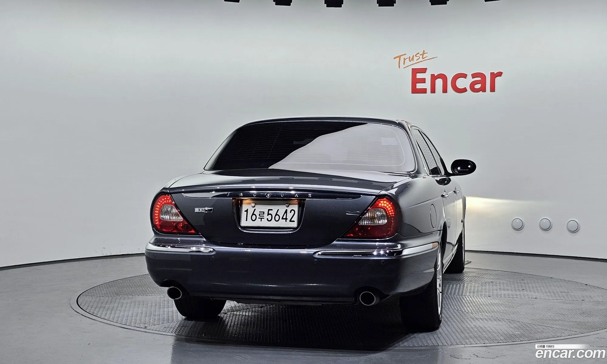Jaguar XJ8