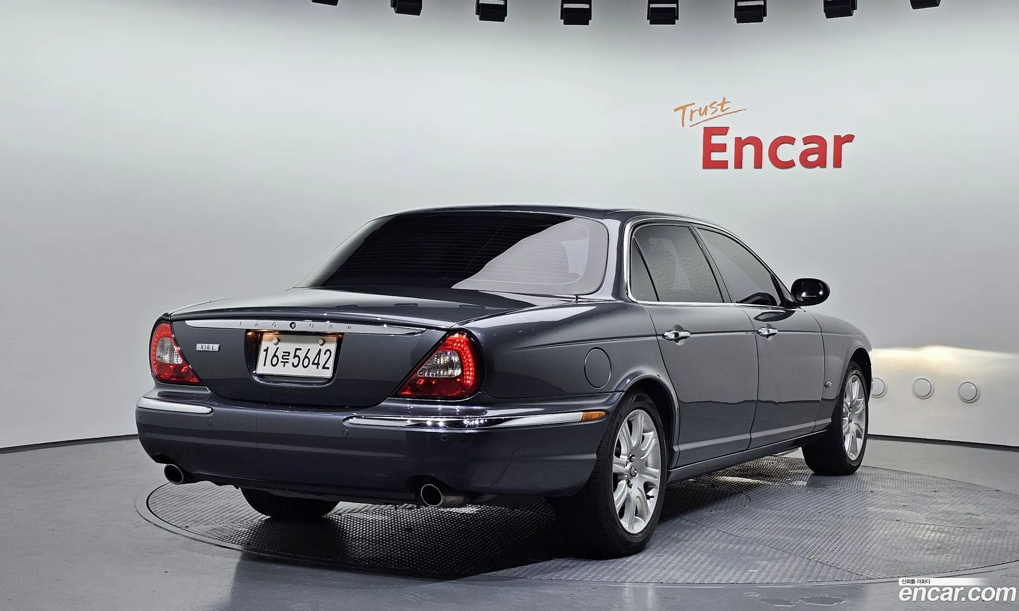 Jaguar XJ8
