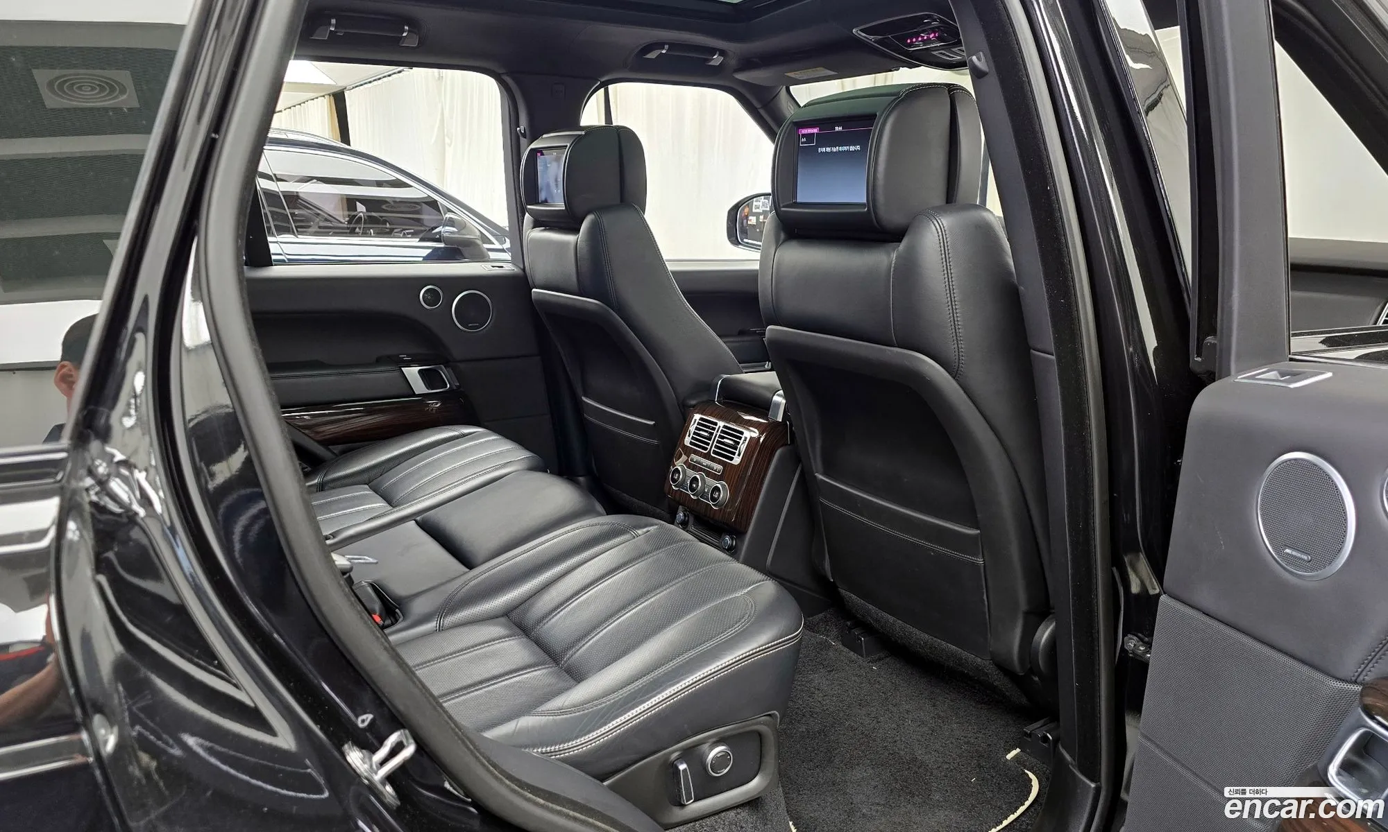 Land Rover Range Rover 2017 SALGA2FJ0HA365512 — 7