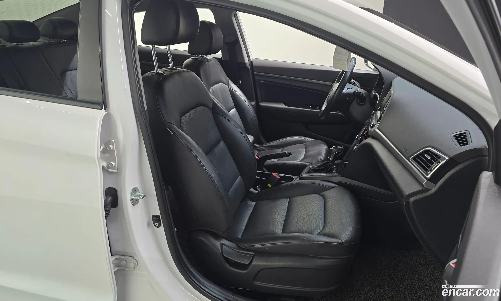Hyundai Elantra AD 2016 KMHD741DBGU084776 — 10
