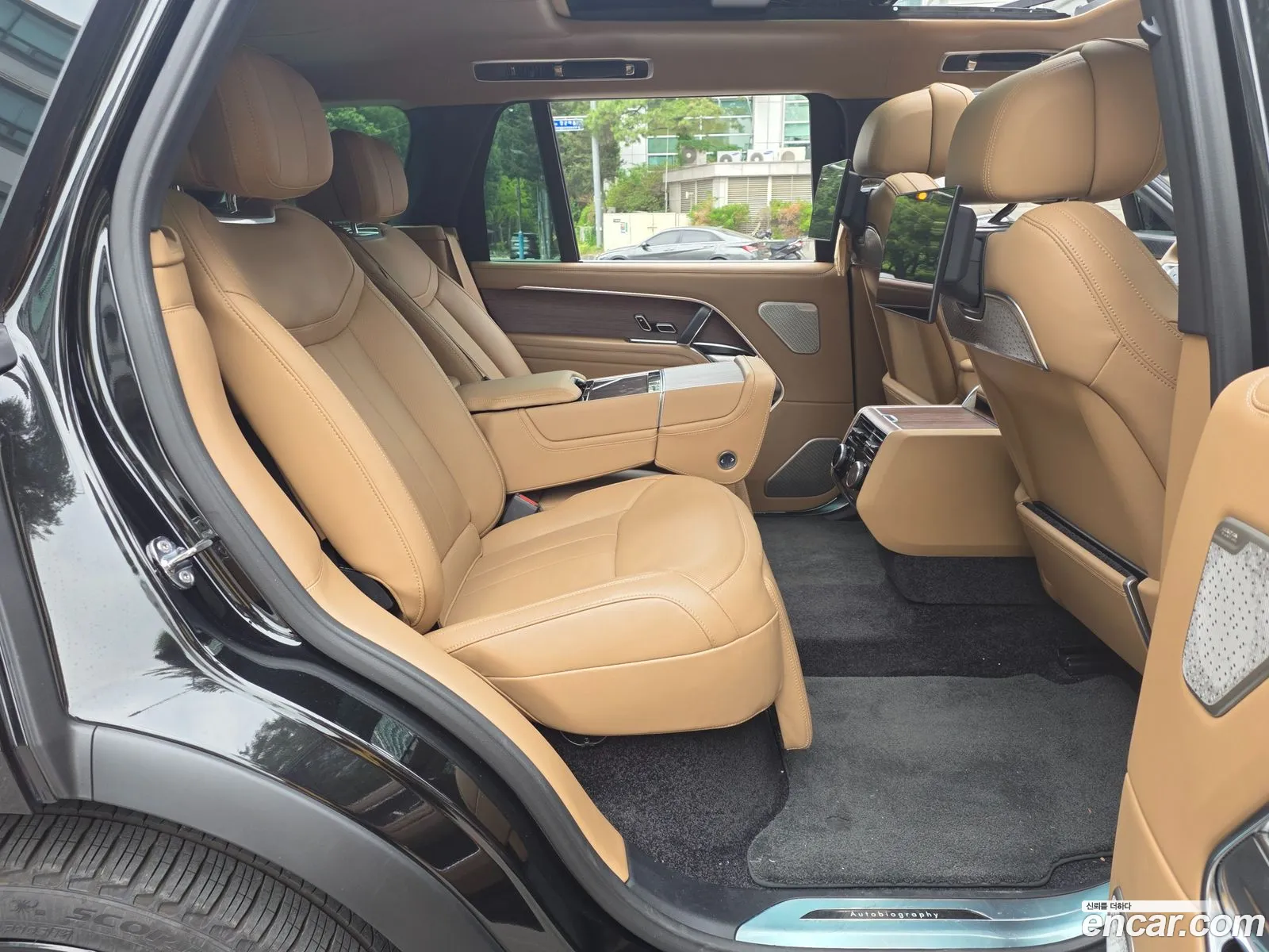 Land Rover Range Rover 2024 — 17