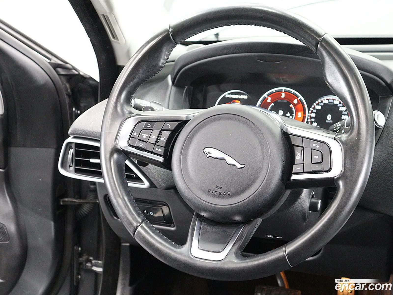 Jaguar XE 2018 — 2