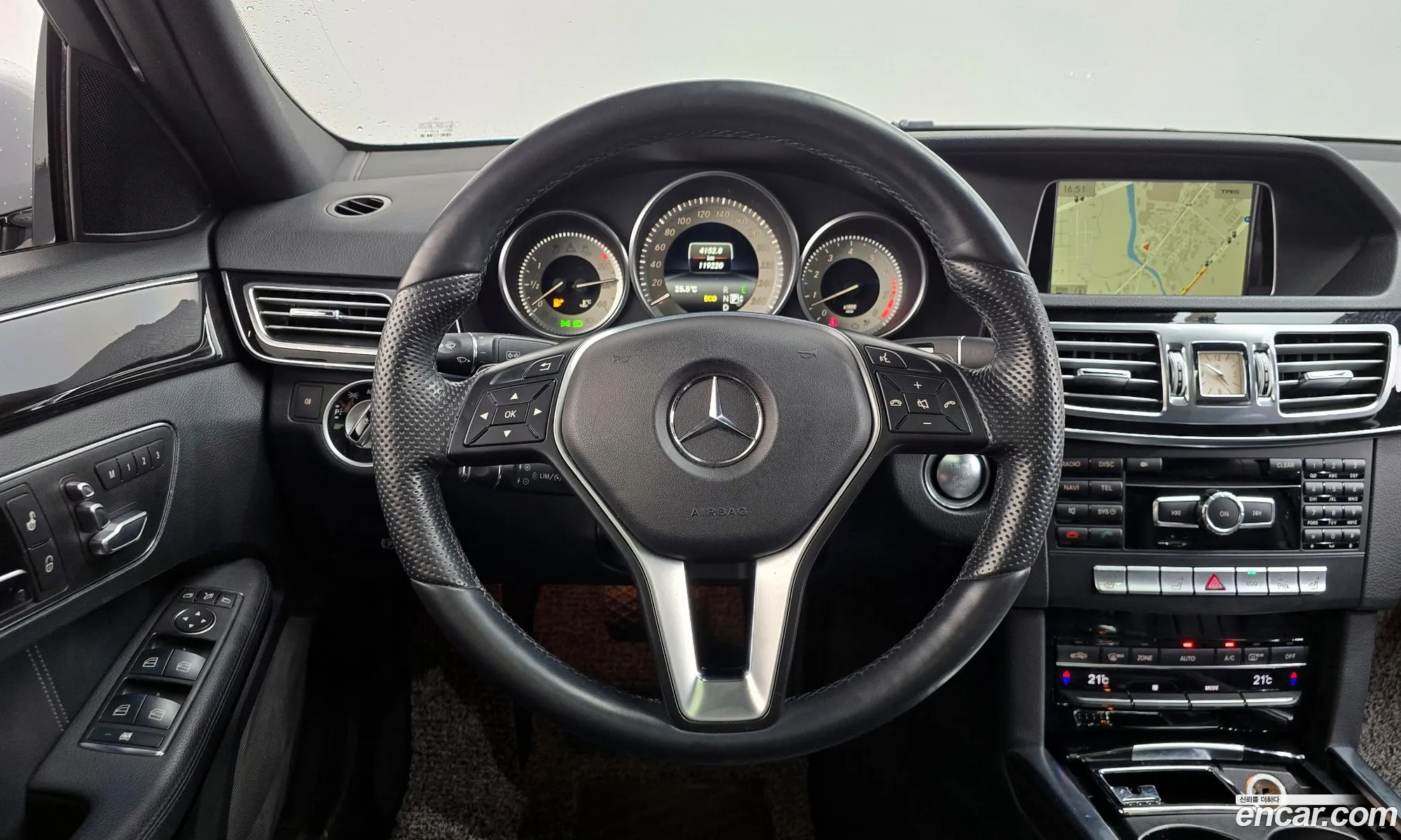 Mercedes-Benz E-Class W212 2013 WDDHF5FB5EA855484 — 11