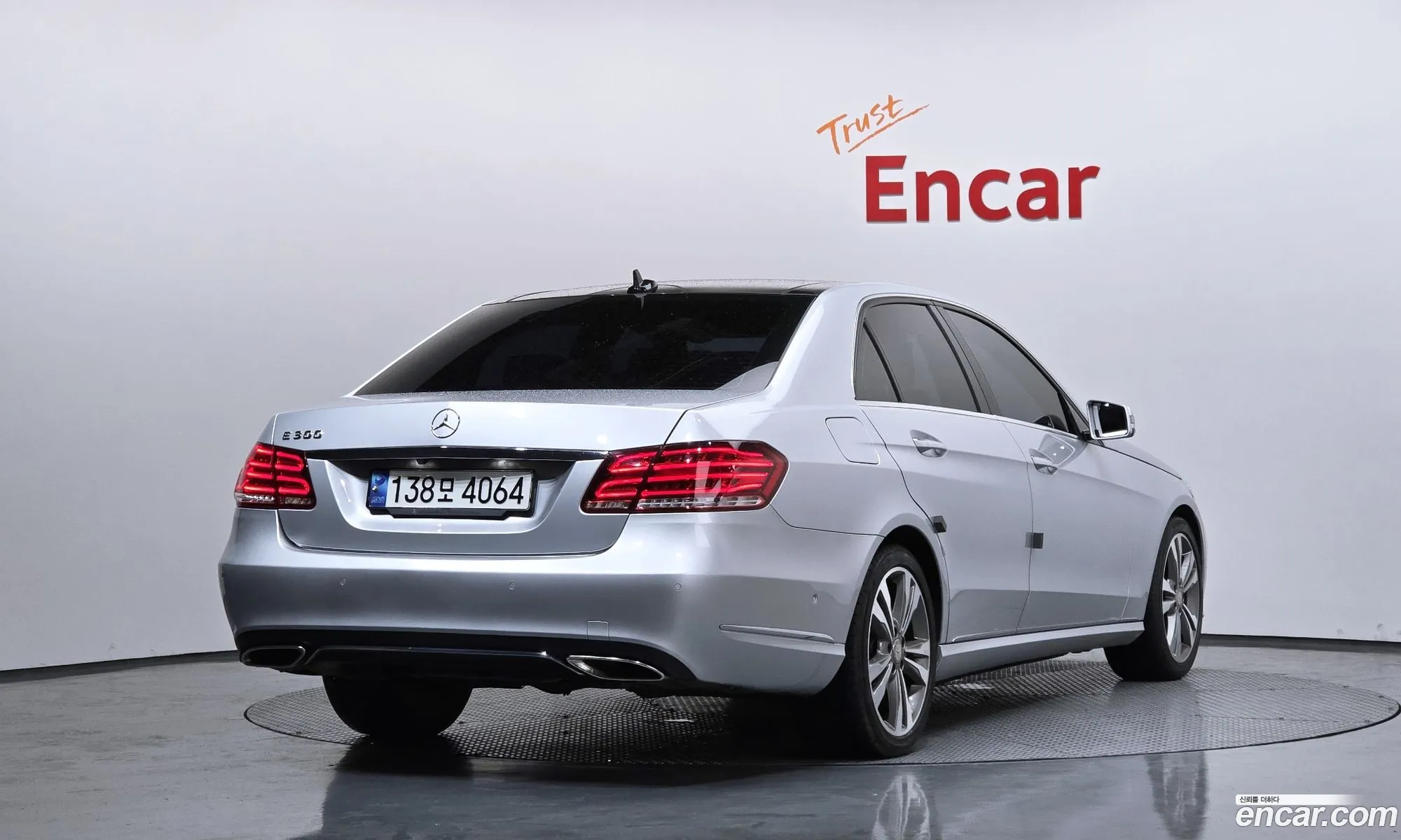 Mercedes-Benz E-Class W212 2013 WDDHF5FB5EA855484 — 9