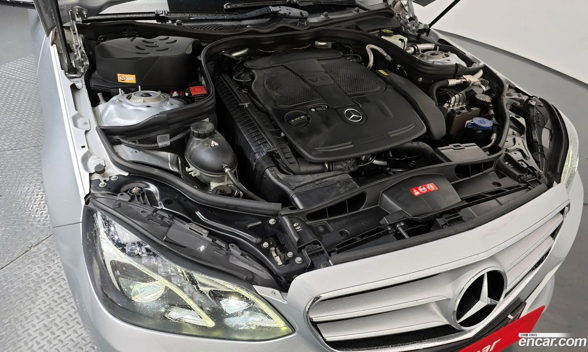 Mercedes-Benz E-Class W212 2013 WDDHF5FB5EA855484 — 16