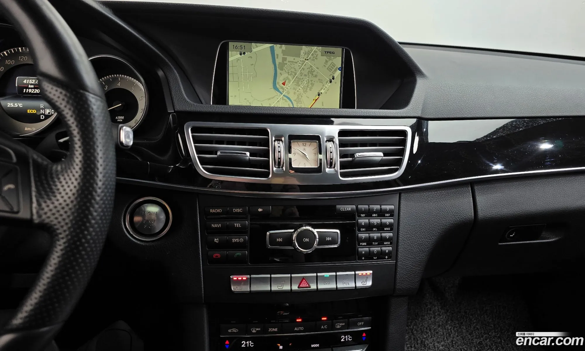 Mercedes-Benz E-Class W212 2013 WDDHF5FB5EA855484 — 4