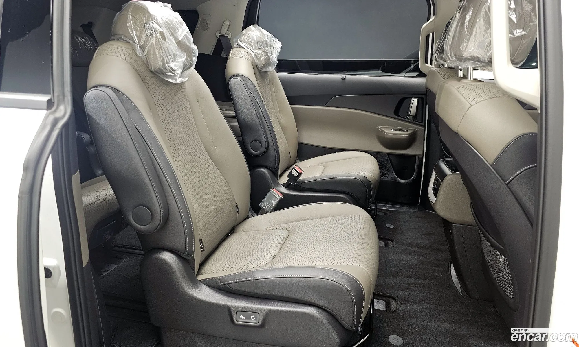 Kia Carnival 2024 KNANC81ABSS016564 — 9