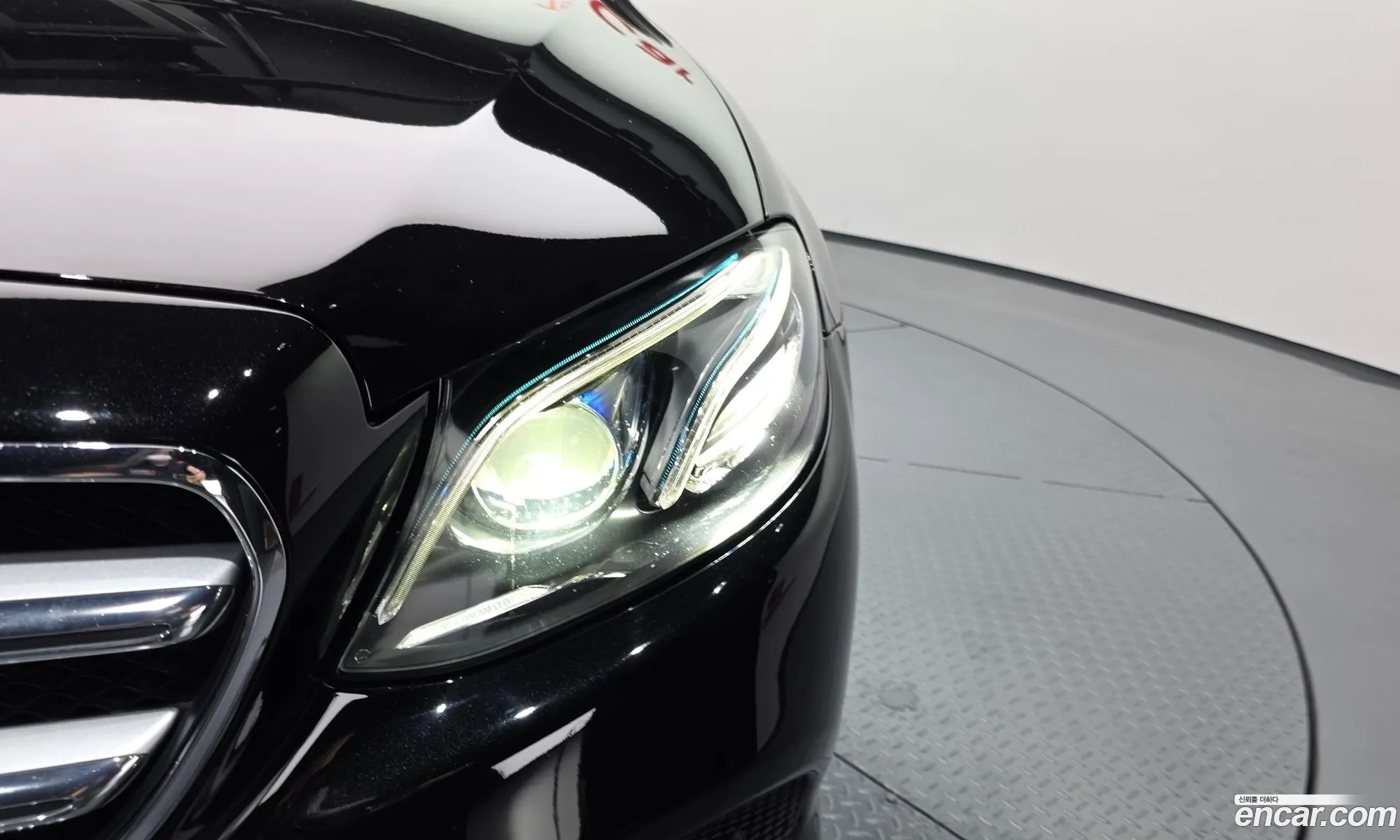 Mercedes-Benz E-Class W213 2017 WDDZF0EB2HA172798 — 31