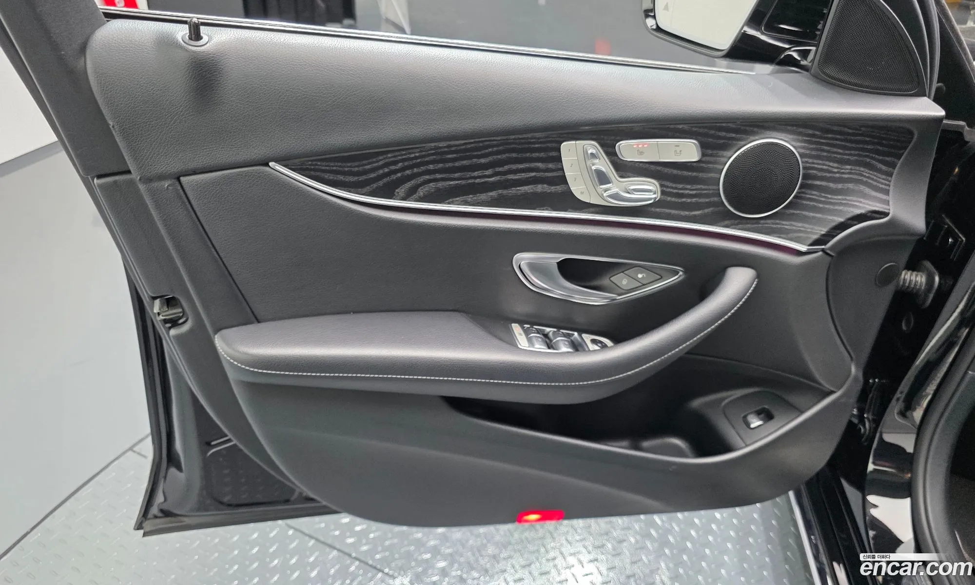 Mercedes-Benz E-Class W213 2017 WDDZF0EB2HA172798 — 35