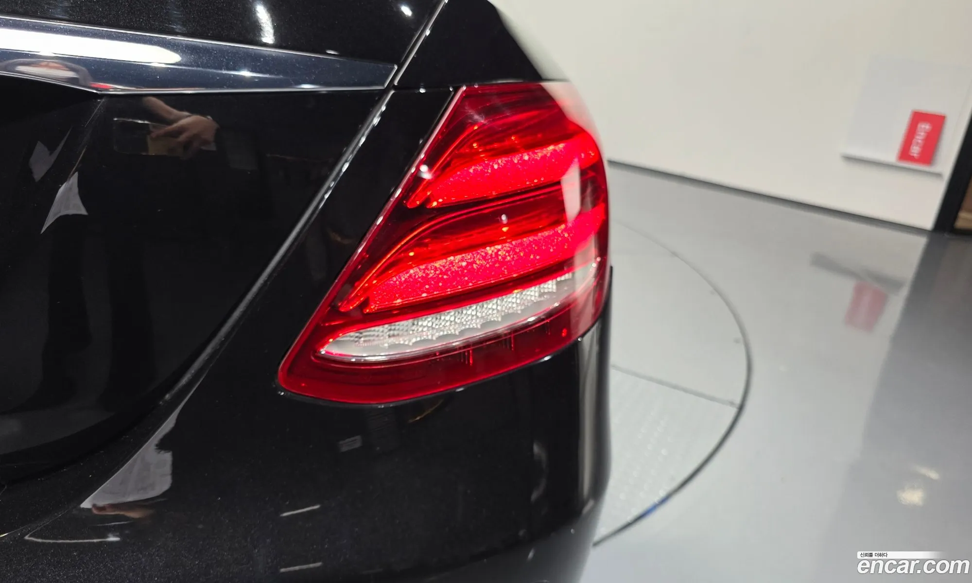 Mercedes-Benz E-Class W213 2017 WDDZF0EB2HA172798 — 11