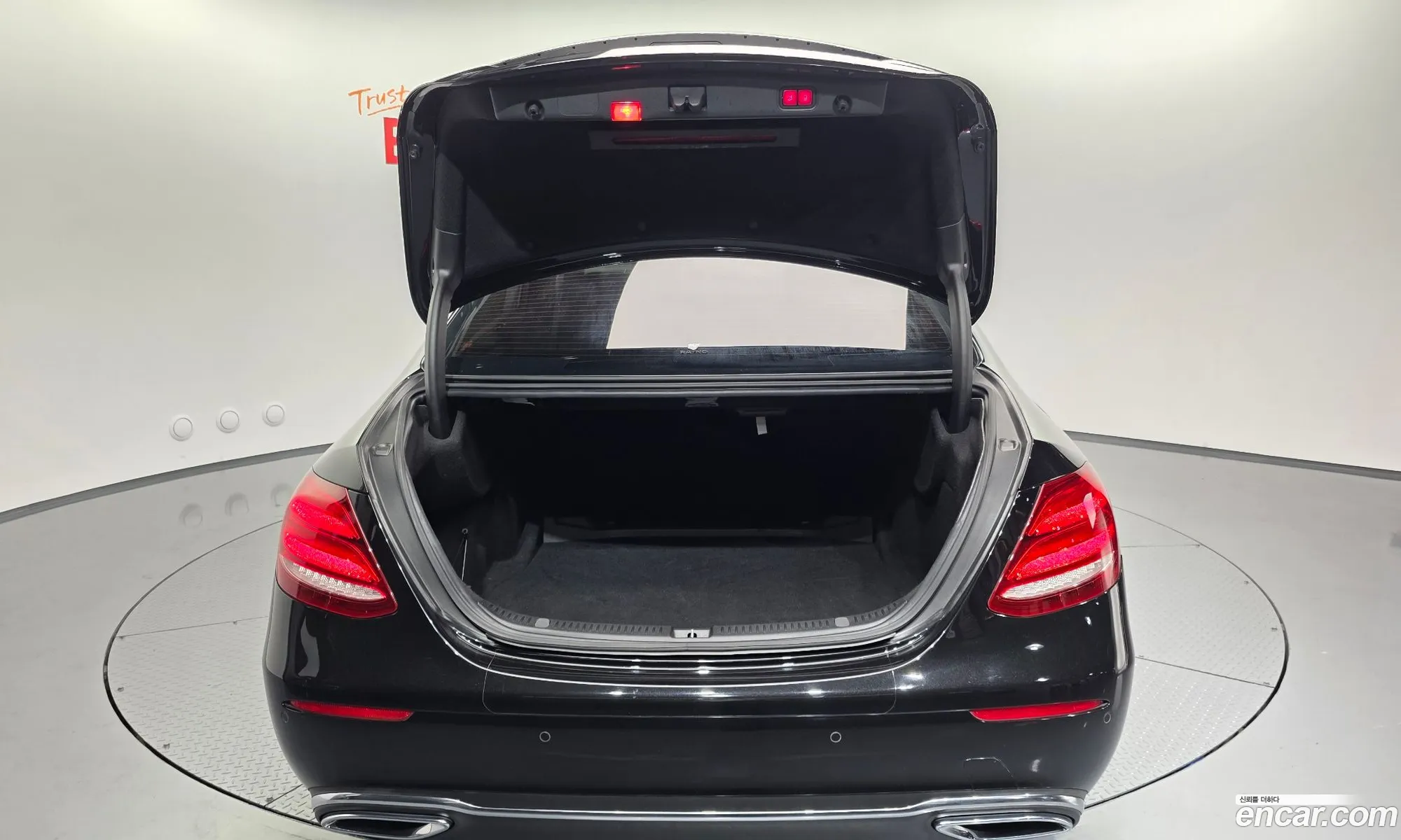 Mercedes-Benz E-Class W213 2017 WDDZF0EB2HA172798 — 8