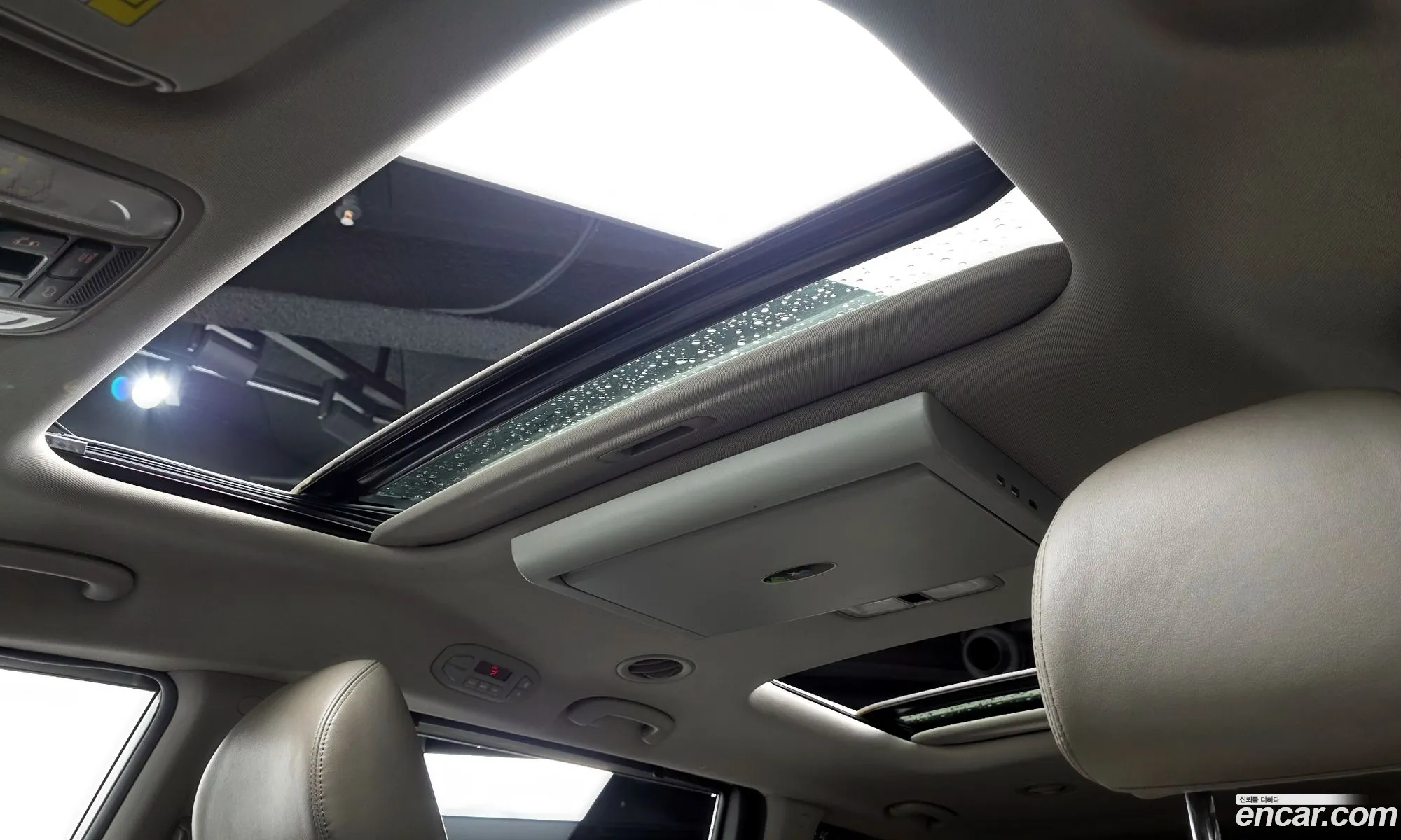 Kia Carnival 2017 KNAMD81ABJS357222 — 12