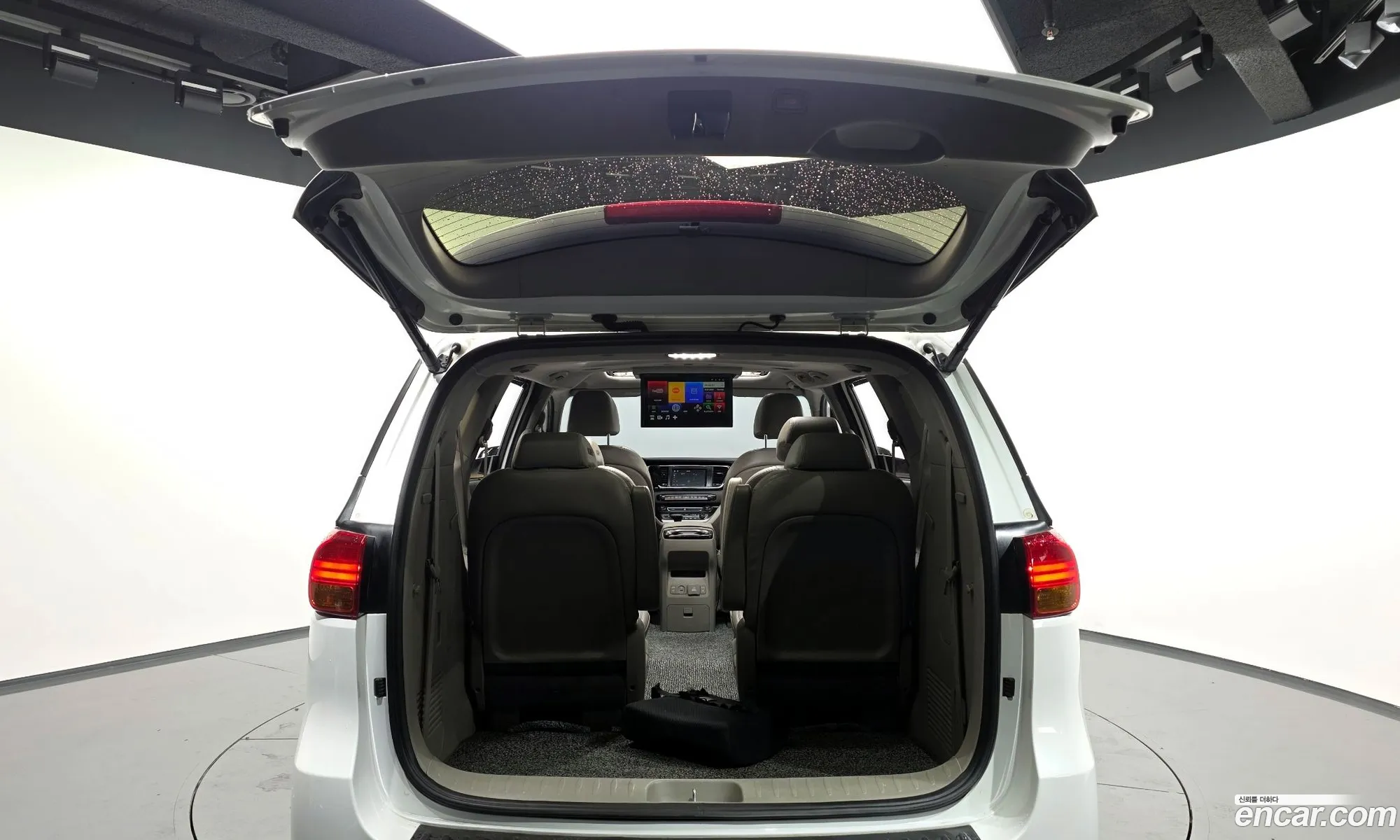 Kia Carnival 2017 KNAMD81ABJS357222 — 6